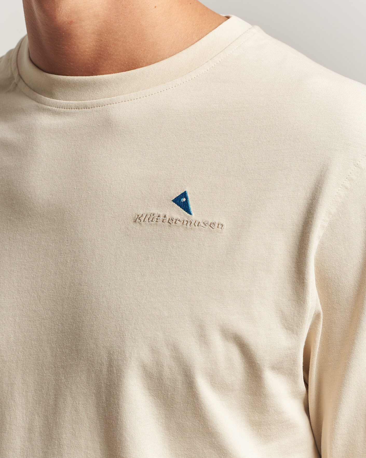Mies | T-paidat | Klättermusen | Root Long Sleeve Logo T-Shirt Clay
