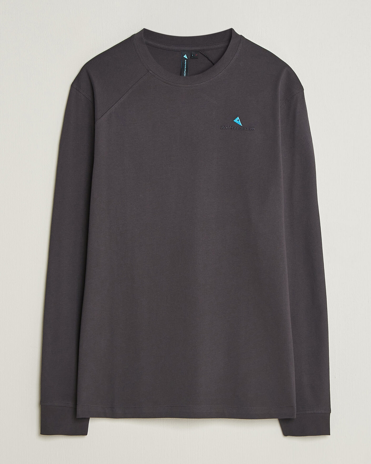 Mies | T-paidat | Klättermusen | Root Long Sleeve Logo T-Shirt Raven