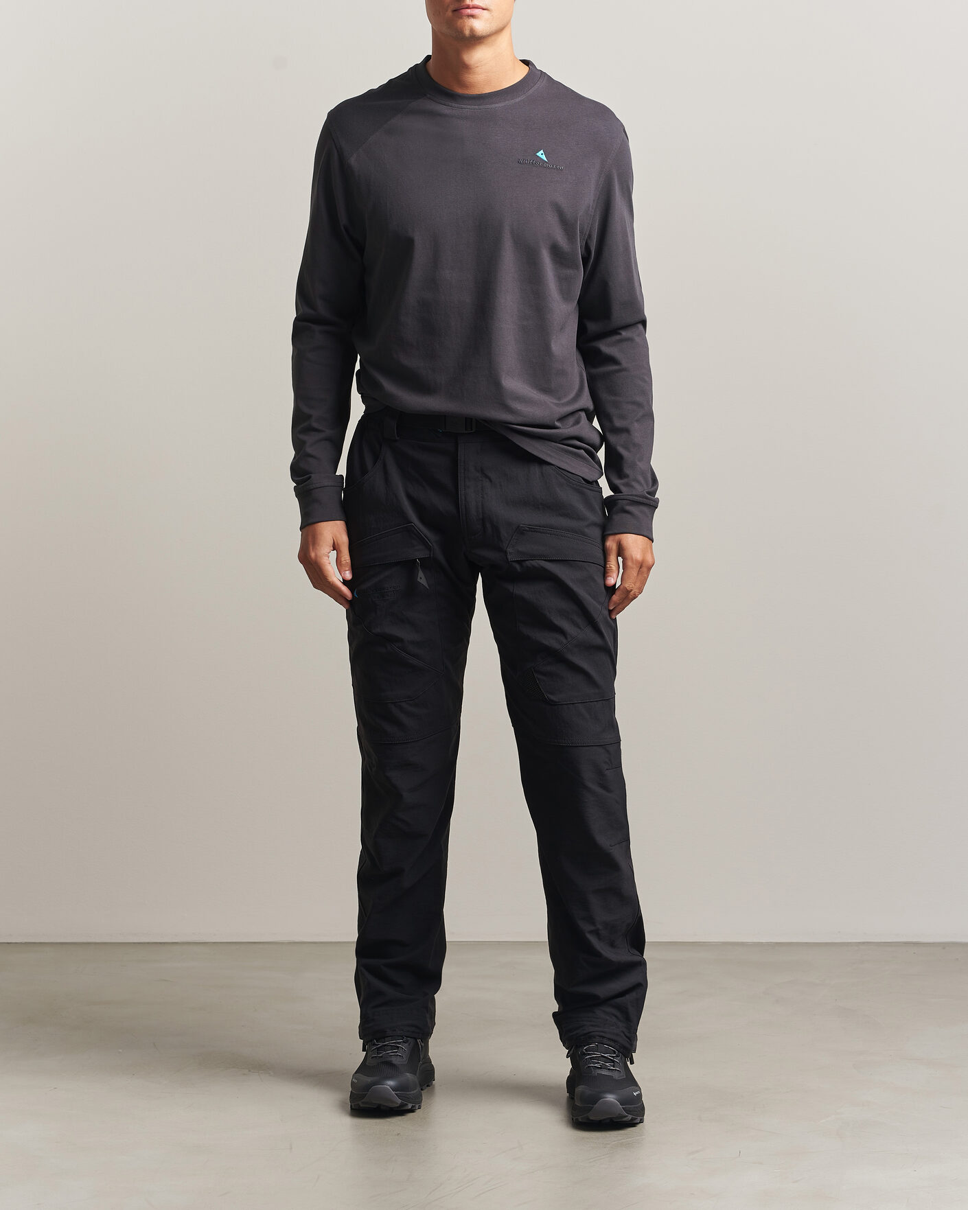 Mies | T-paidat | Klättermusen | Root Long Sleeve Logo T-Shirt Raven