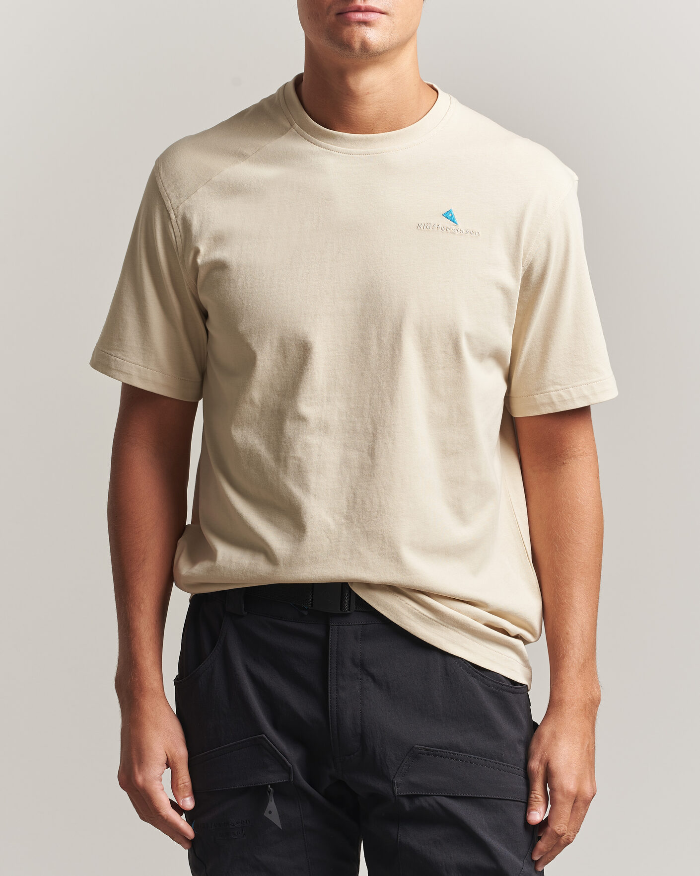 Mies | T-paidat | Klättermusen | Root Logo T-Shirt Clay
