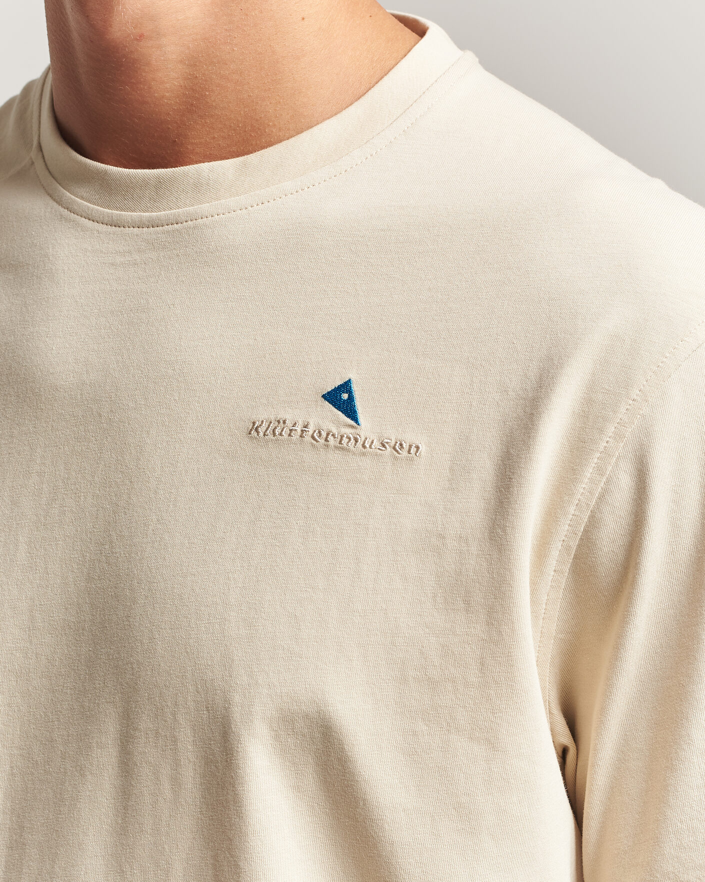 Mies | T-paidat | Klättermusen | Root Logo T-Shirt Clay