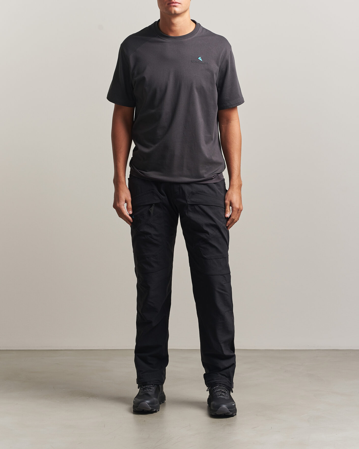 Mies | T-paidat | Klättermusen | Root Logo T-Shirt Raven