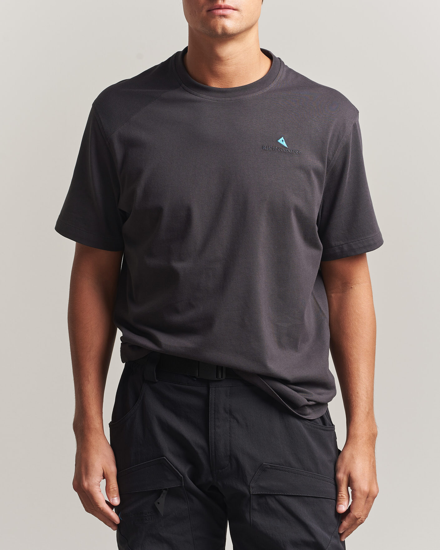 Mies | T-paidat | Klättermusen | Root Logo T-Shirt Raven