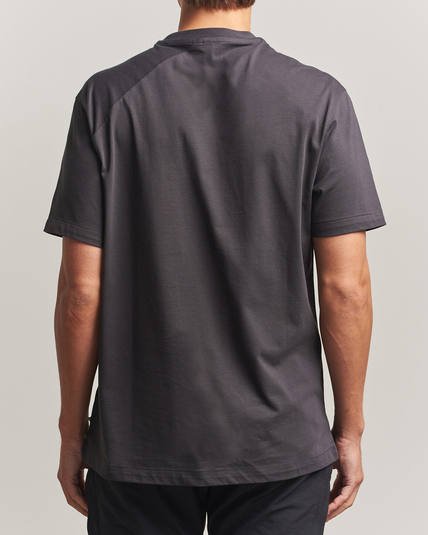 Mies | T-paidat | Klättermusen | Root Logo T-Shirt Raven