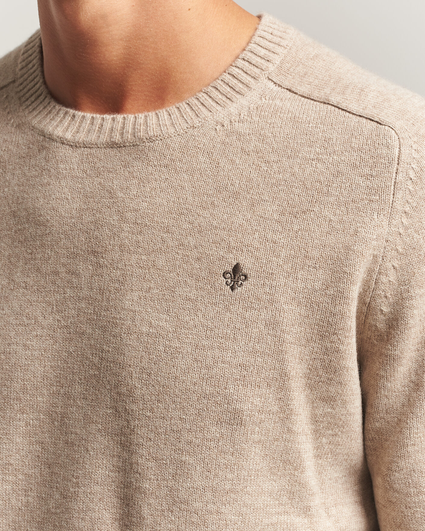 Mies | Puserot | Morris | Hertford Lambswool Crew Neck Khaki