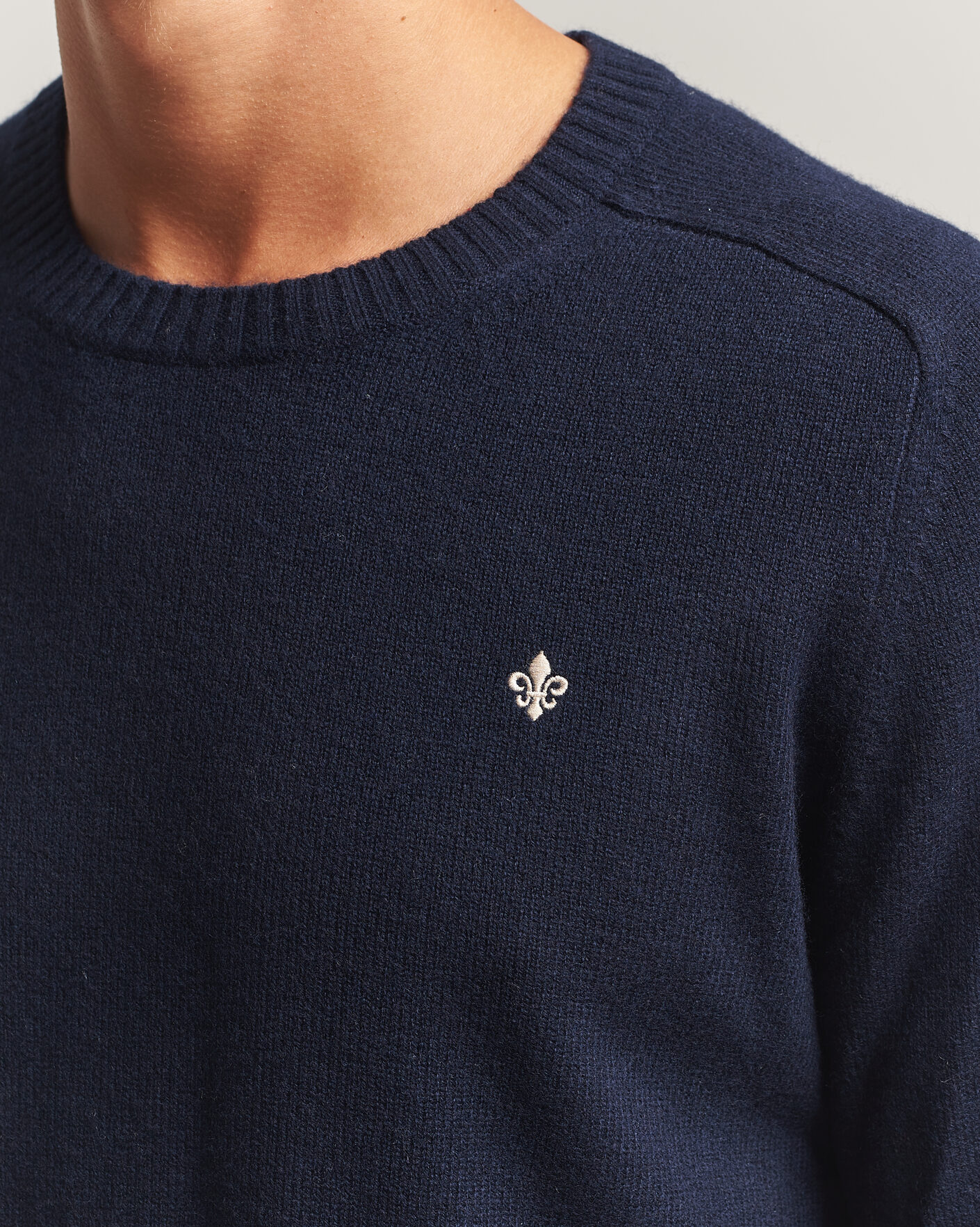 Mies | Puserot | Morris | Hertford Lambswool Crew Neck Navy