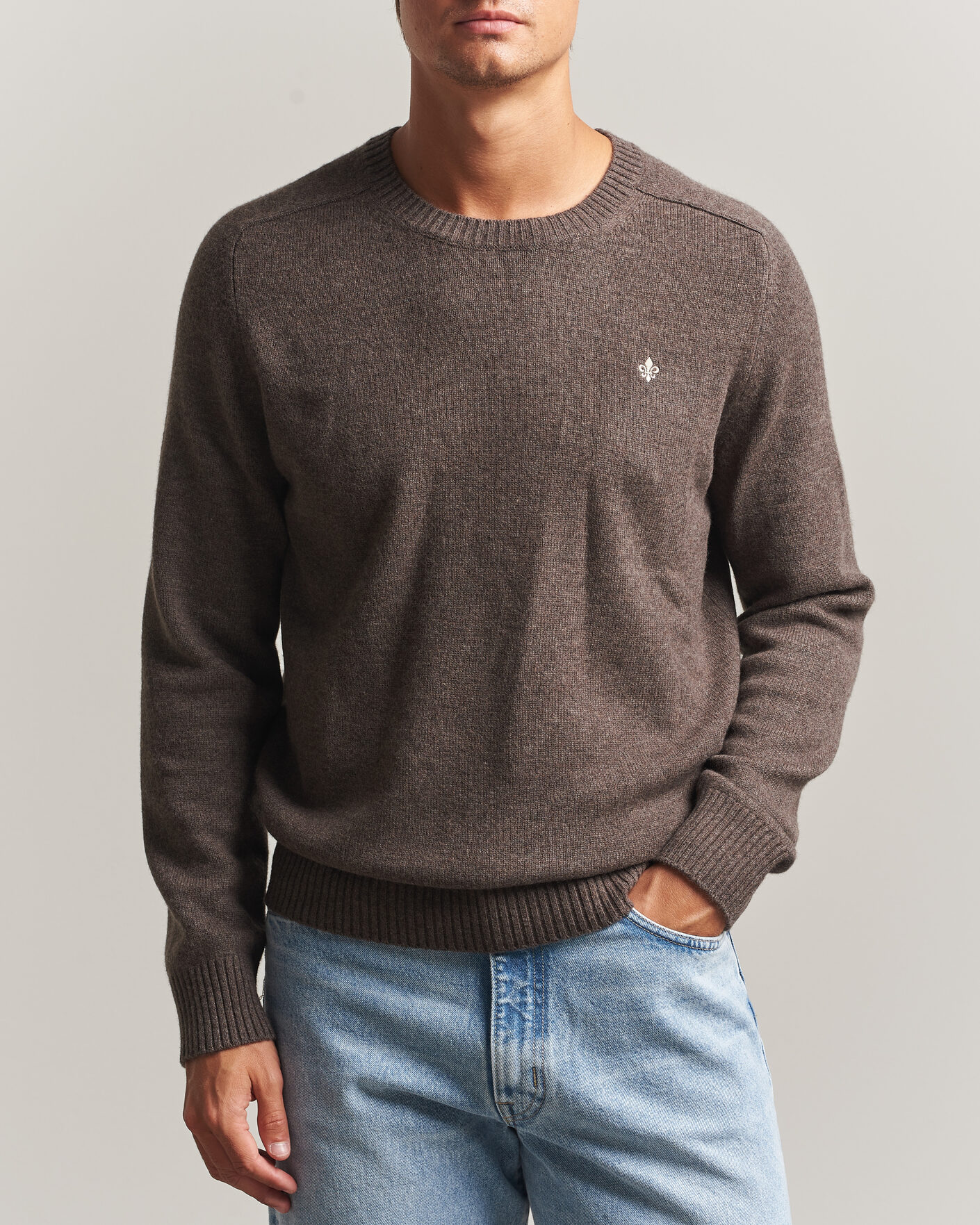 Mies | Puserot | Morris | Hertford Lambswool Crew Neck Brown