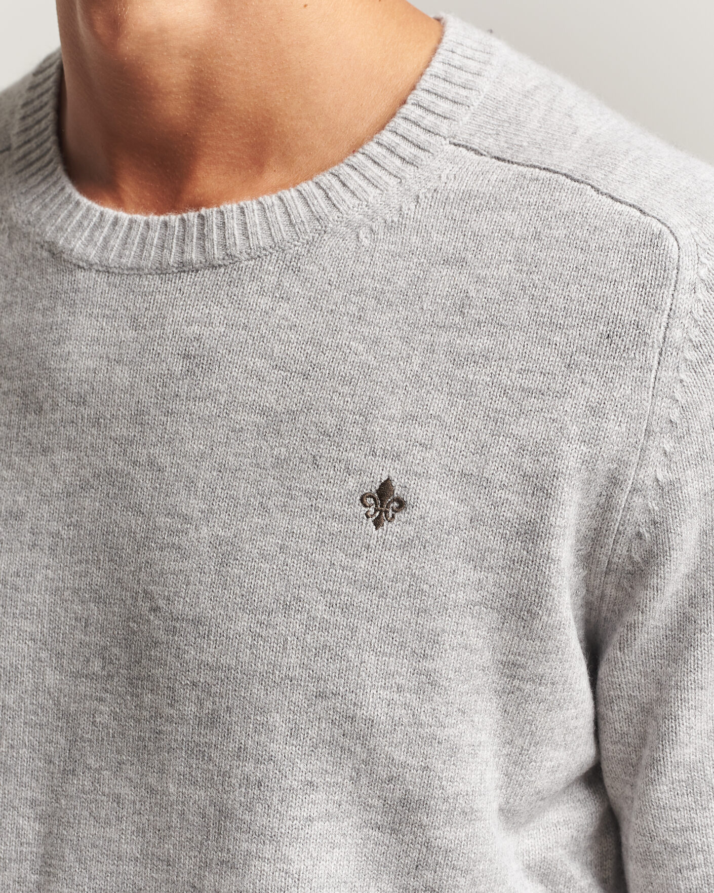 Mies | Puserot | Morris | Hertford Lambswool Crew Neck Grey