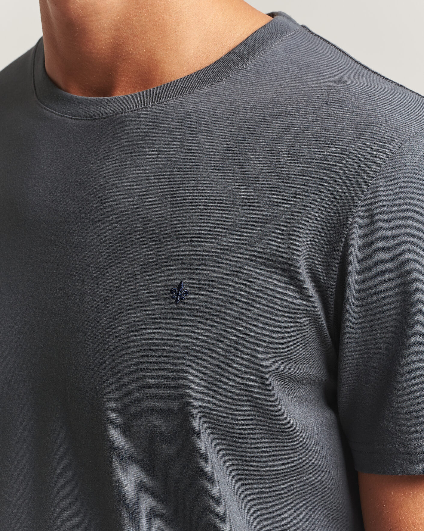 Mies | T-paidat | Morris | James Crew Neck T-Shirt Grey