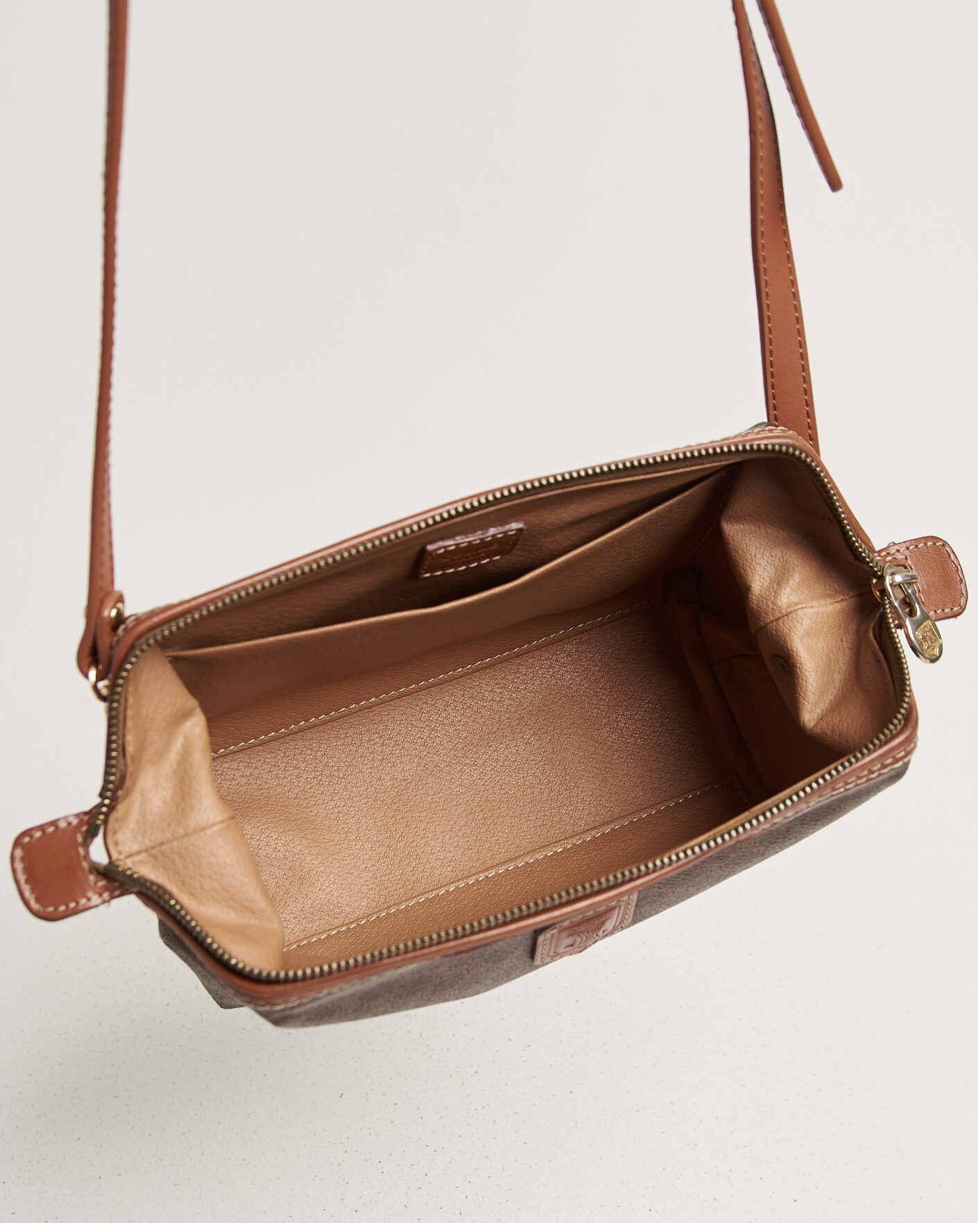 Mies | Pre-Owned & Vintage Bags | Celine Pre-Owned | Macadame Pouch Bag Monogram