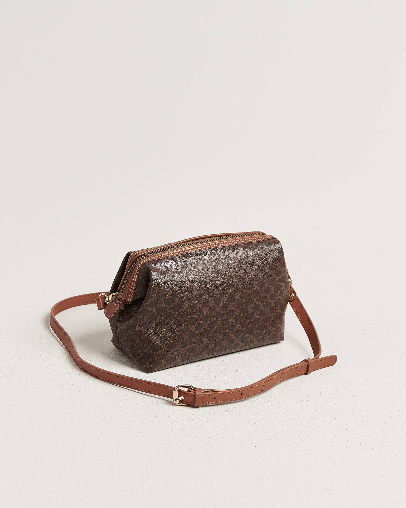 Mies | Pre-Owned & Vintage Bags | Celine Pre-Owned | Macadame Pouch Bag Monogram