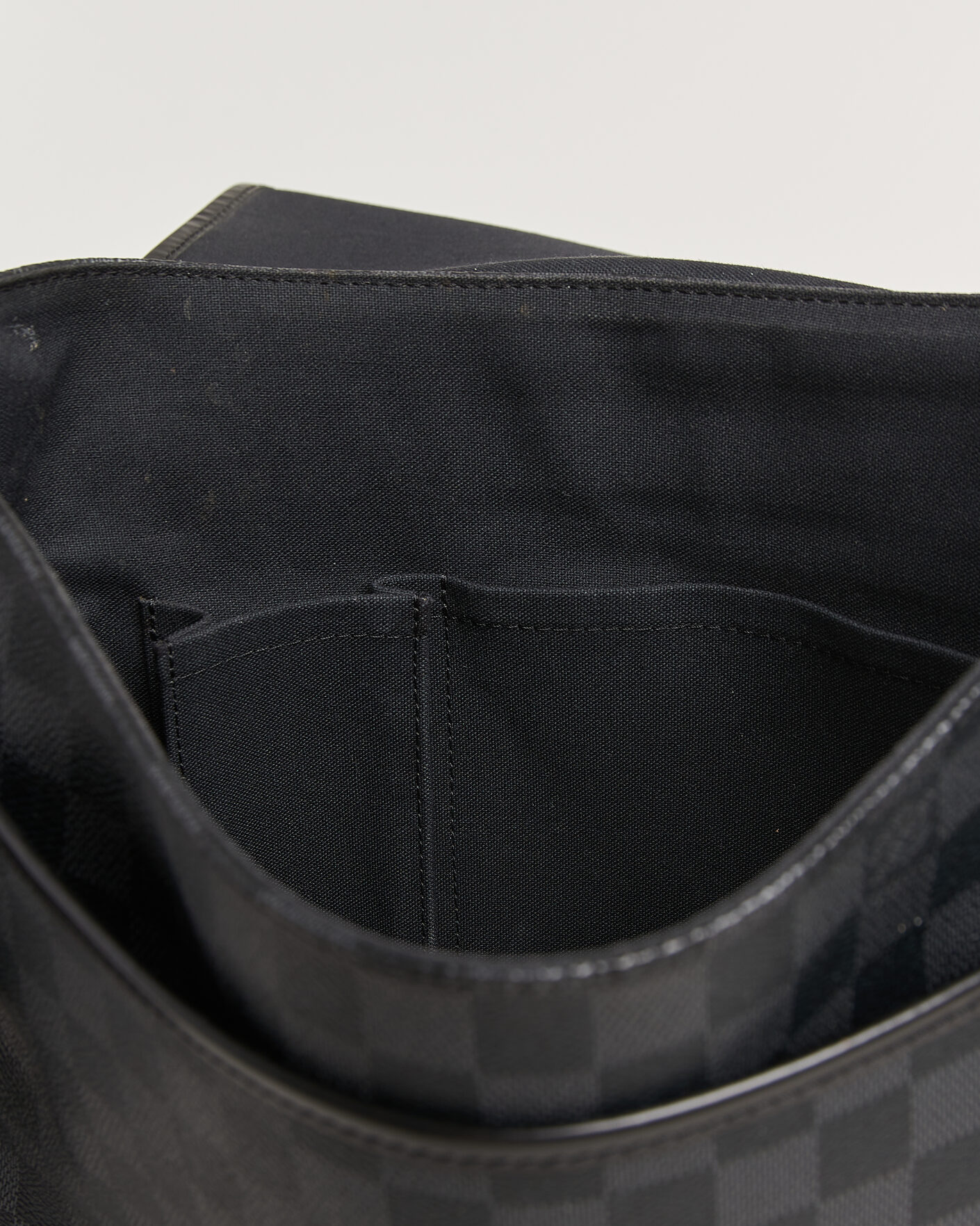 Mies | Pre-Owned & Vintage Bags | Louis Vuitton Pre-Owned | Daniel MM Shoulder Bag Damier Graphite