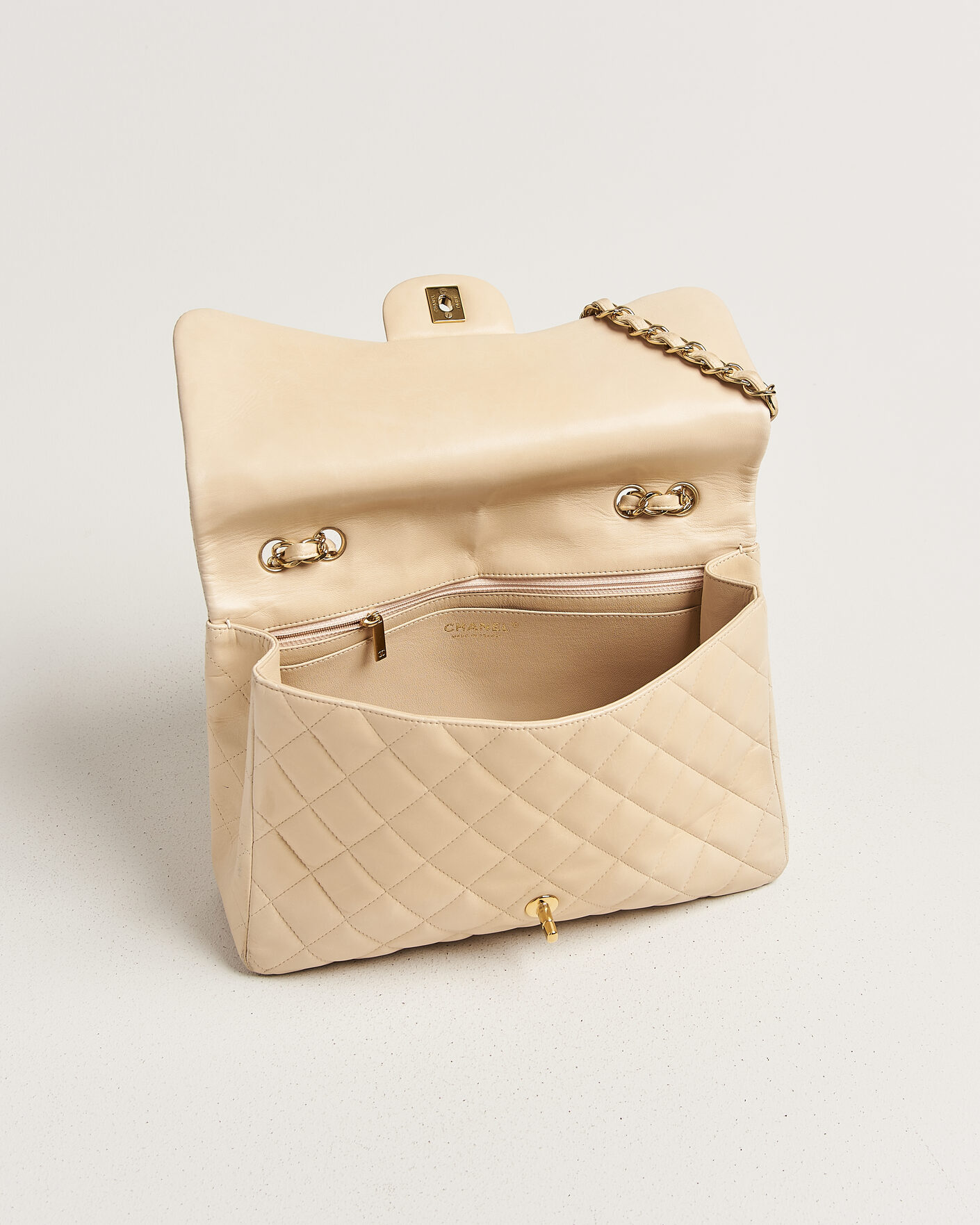 Mies | Chanel Pre-Owned Classic Jumbo Single Flap Bag Lambskin Beige | Chanel Pre-Owned | Classic Jumbo Single Flap Bag Lambskin Beige