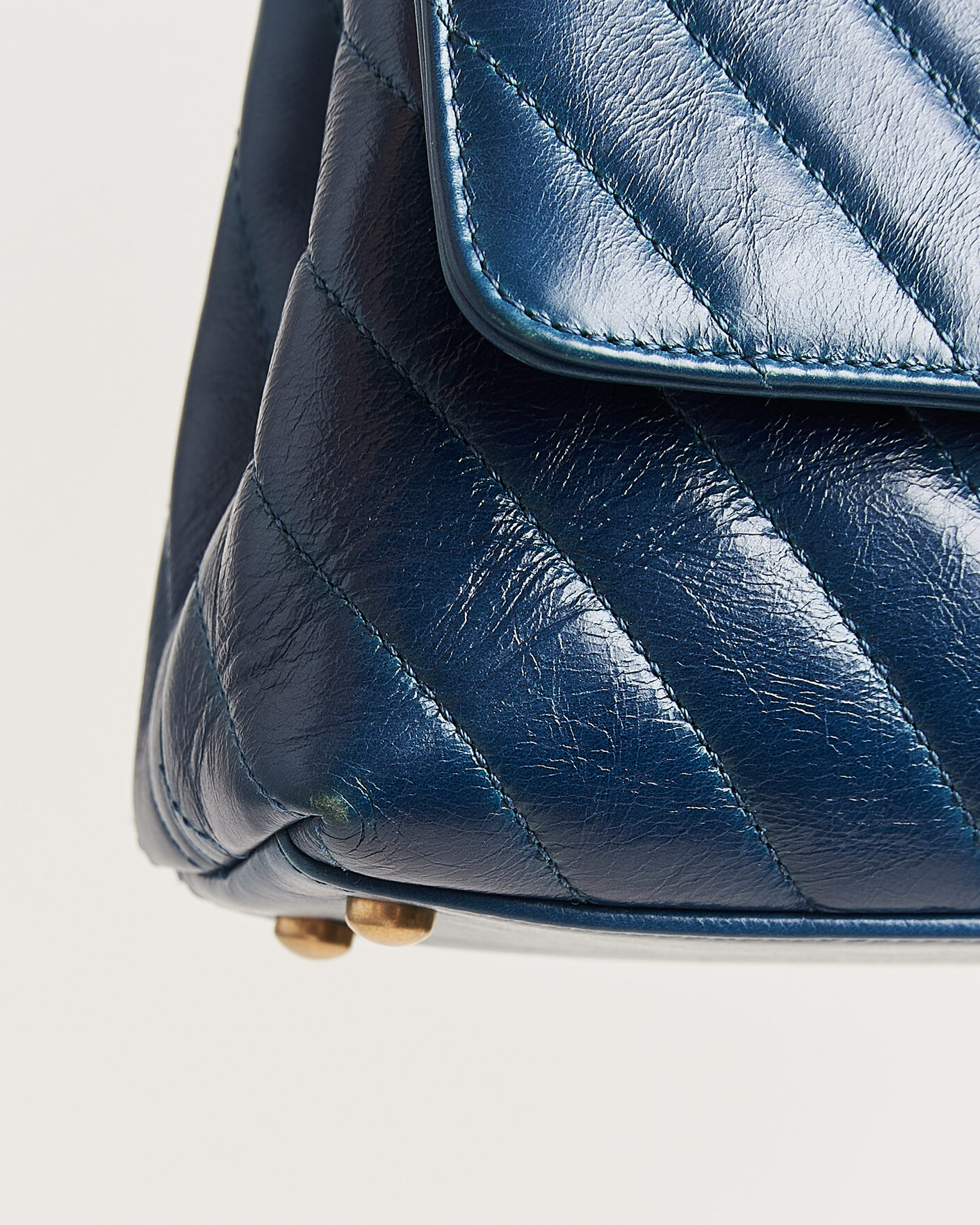 Mies | Pre-Owned & Vintage Bags | Chanel Pre-Owned | Coco Handle Chevron Bag Blue