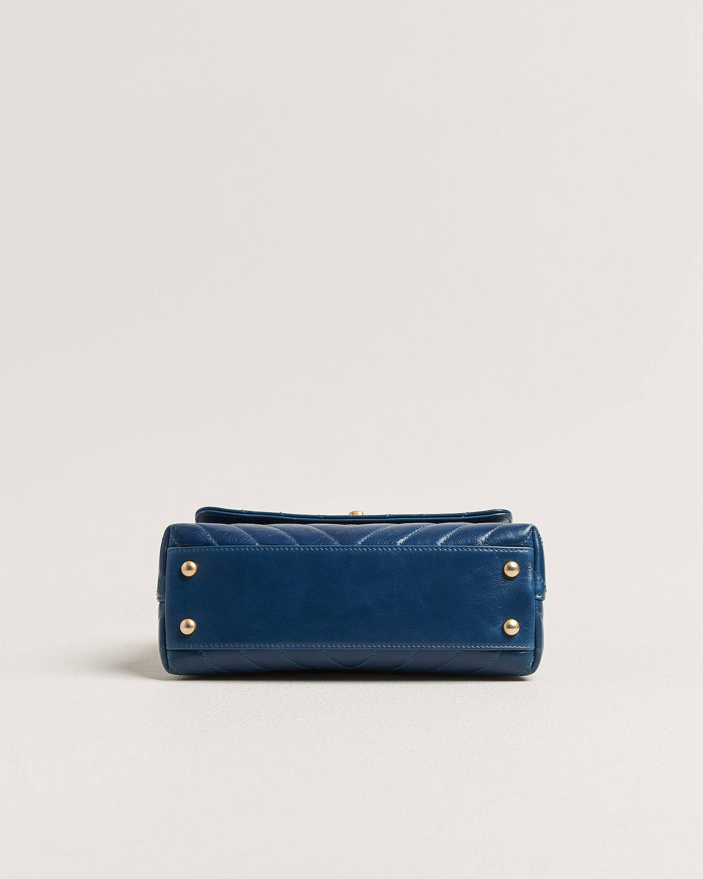 Mies | Pre-Owned & Vintage Bags | Chanel Pre-Owned | Coco Handle Chevron Bag Blue