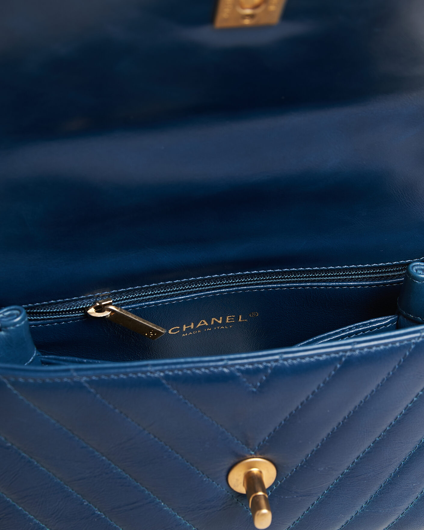 Mies | Pre-Owned & Vintage Bags | Chanel Pre-Owned | Coco Handle Chevron Bag Blue