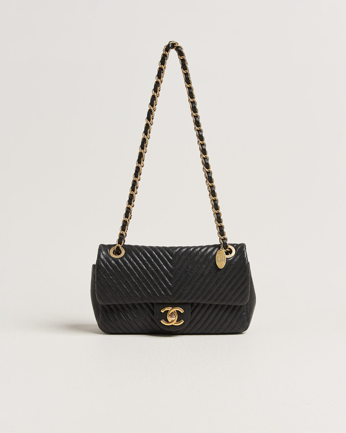 Mies | Pre-Owned & Vintage Bags | Chanel Pre-Owned | Chevron Small Flap Bag Black