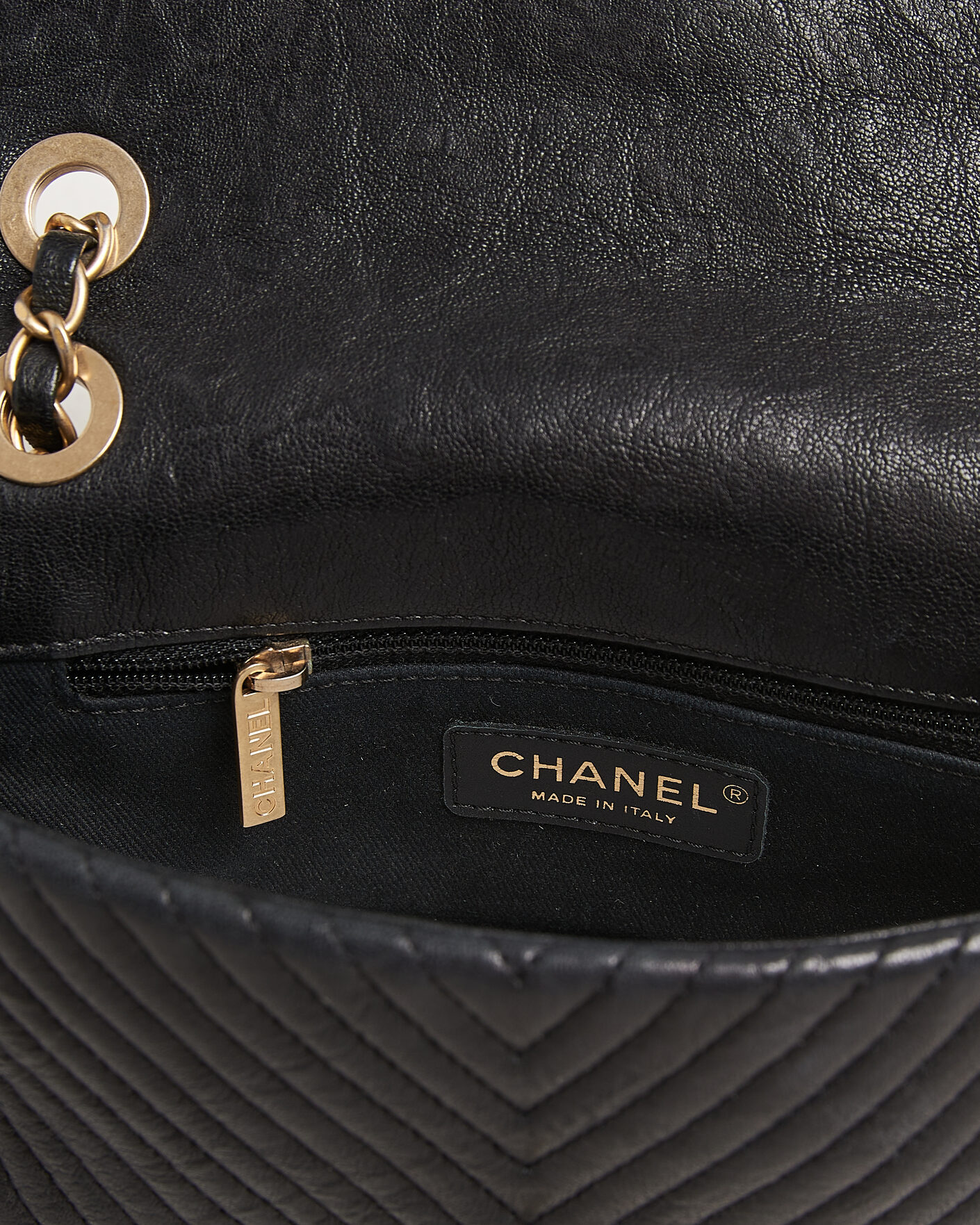 Mies | Pre-Owned & Vintage Bags | Chanel Pre-Owned | Chevron Small Flap Bag Black
