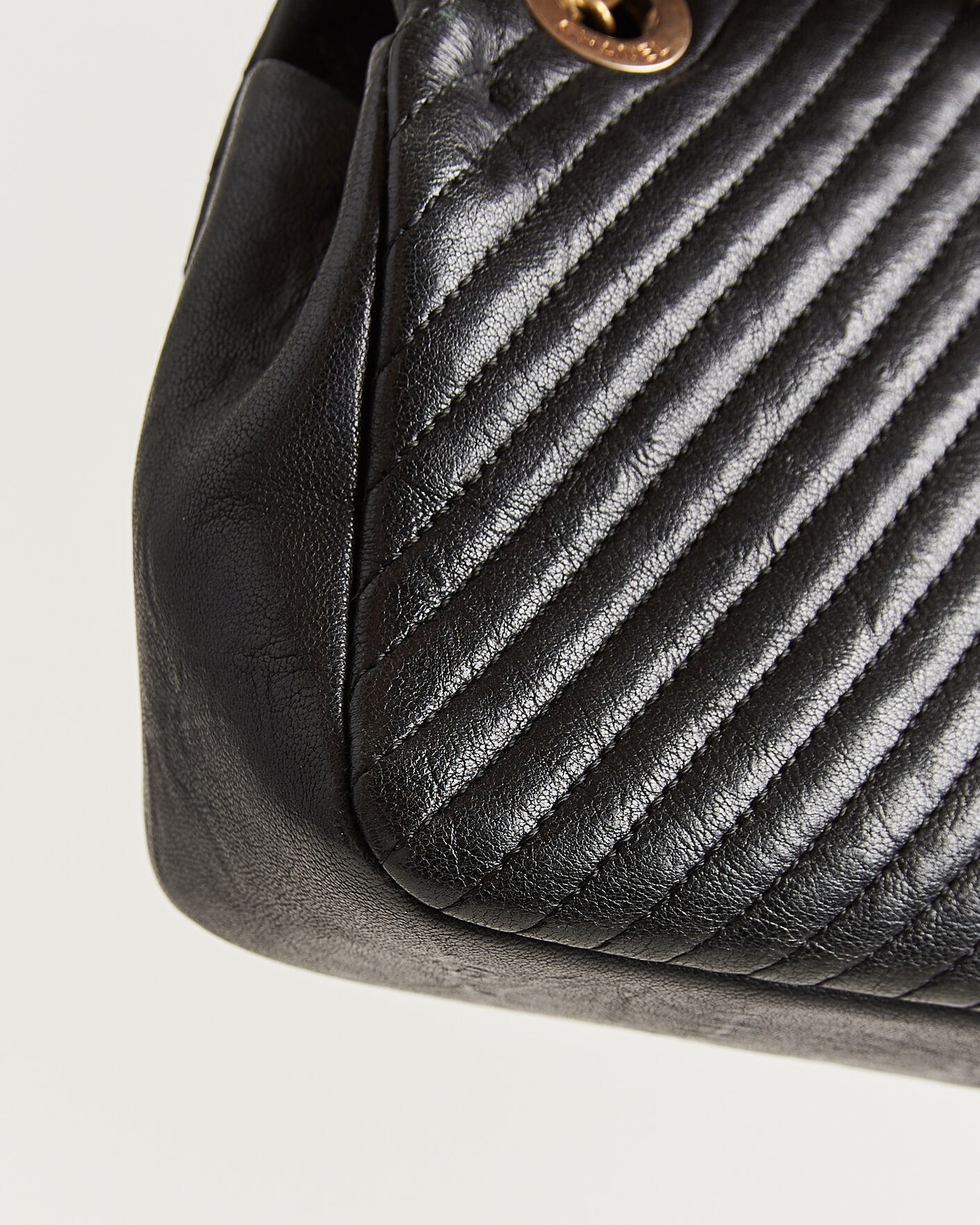 Mies | Pre-Owned & Vintage Bags | Chanel Pre-Owned | Chevron Small Flap Bag Black