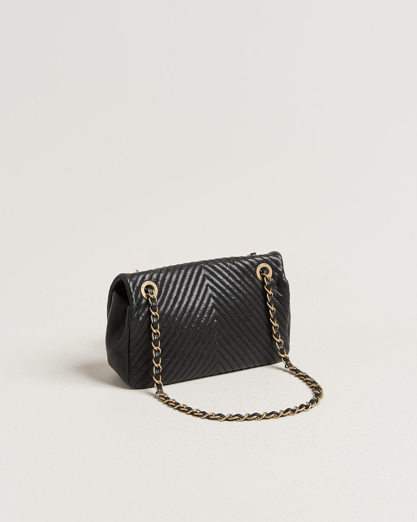 Mies | Pre-Owned & Vintage Bags | Chanel Pre-Owned | Chevron Small Flap Bag Black