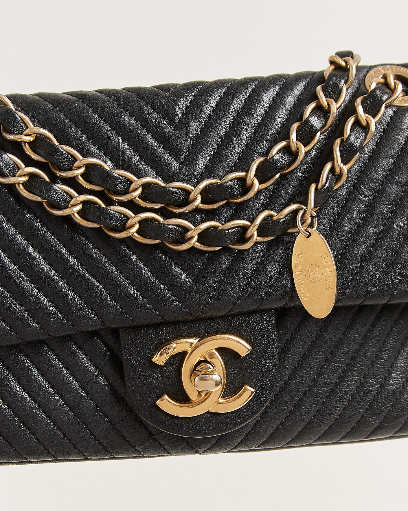 Mies | Pre-Owned & Vintage Bags | Chanel Pre-Owned | Chevron Small Flap Bag Black