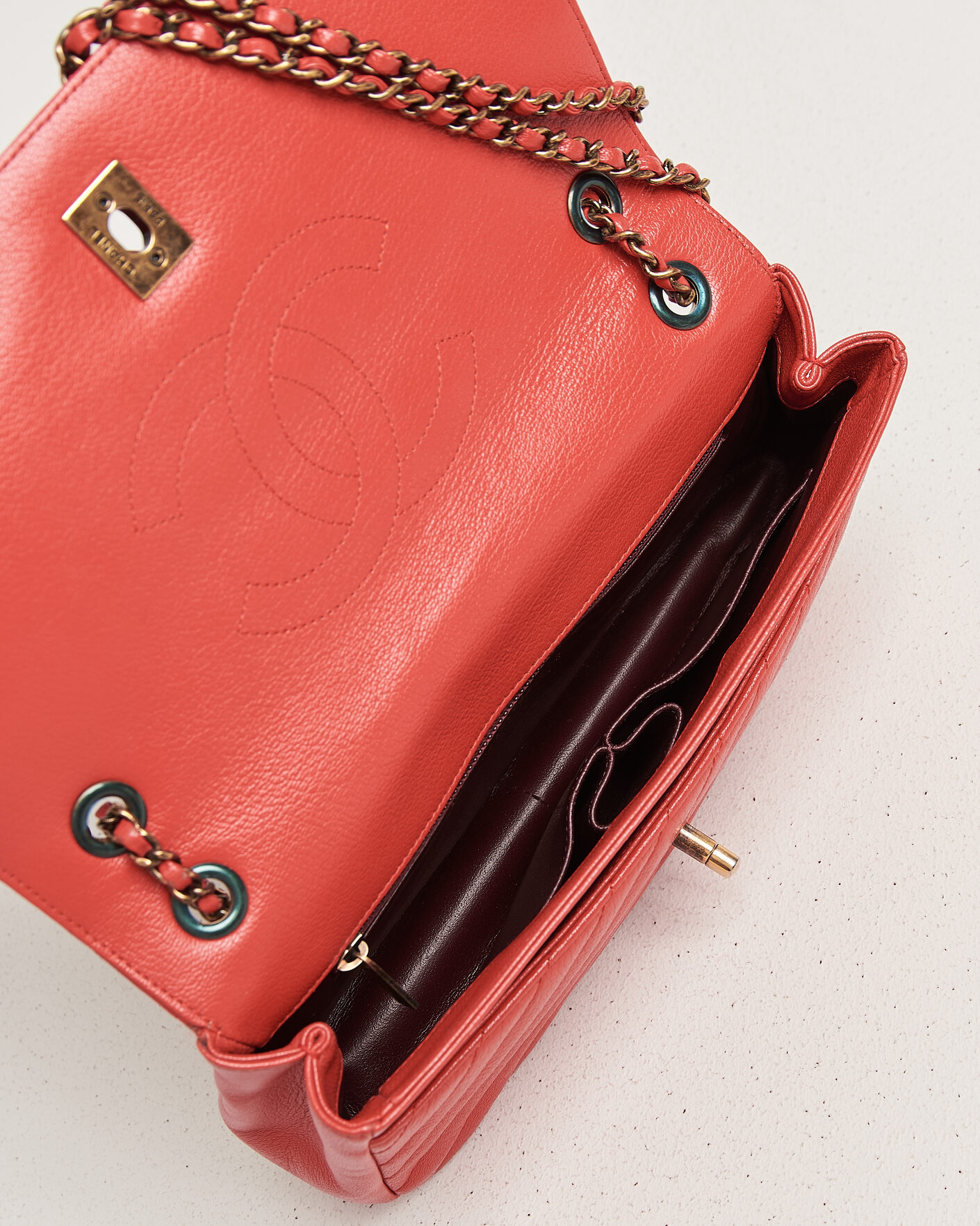 Mies | Pre-Owned & Vintage Bags | Chanel Pre-Owned | Chevron Medium Flap Bag Coral