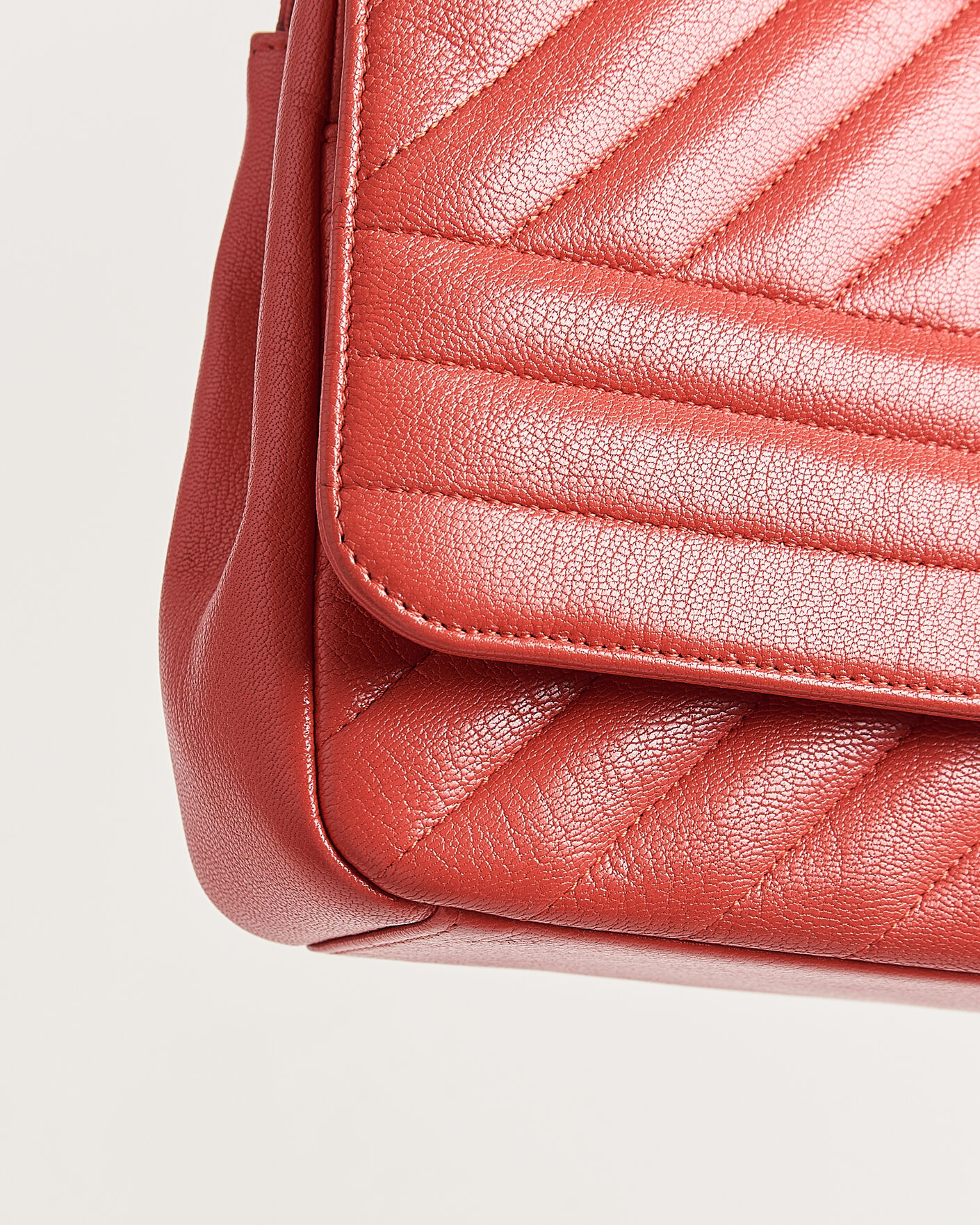 Mies | Pre-Owned & Vintage Bags | Chanel Pre-Owned | Chevron Medium Flap Bag Coral