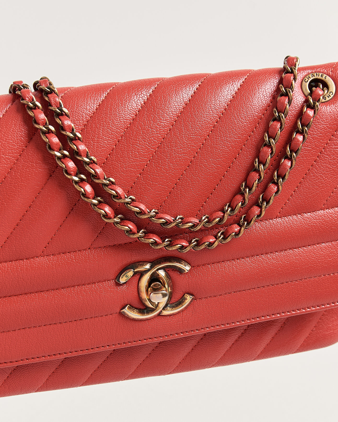 Mies | Pre-Owned & Vintage Bags | Chanel Pre-Owned | Chevron Medium Flap Bag Coral