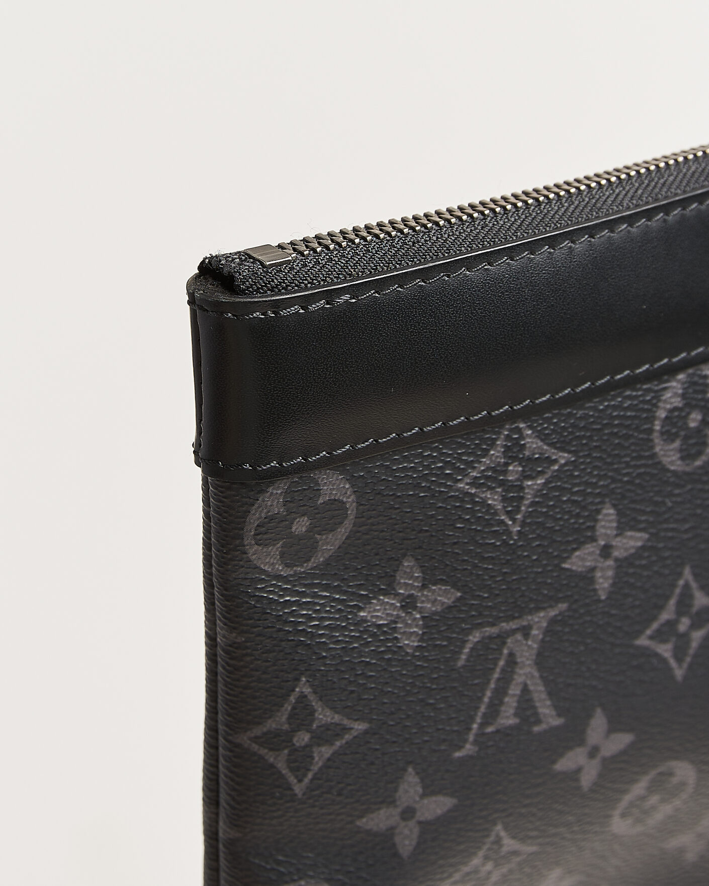 Mies | Pre-Owned & Vintage Bags | Louis Vuitton Pre-Owned | Discovery Pochette Monogram Eclipse