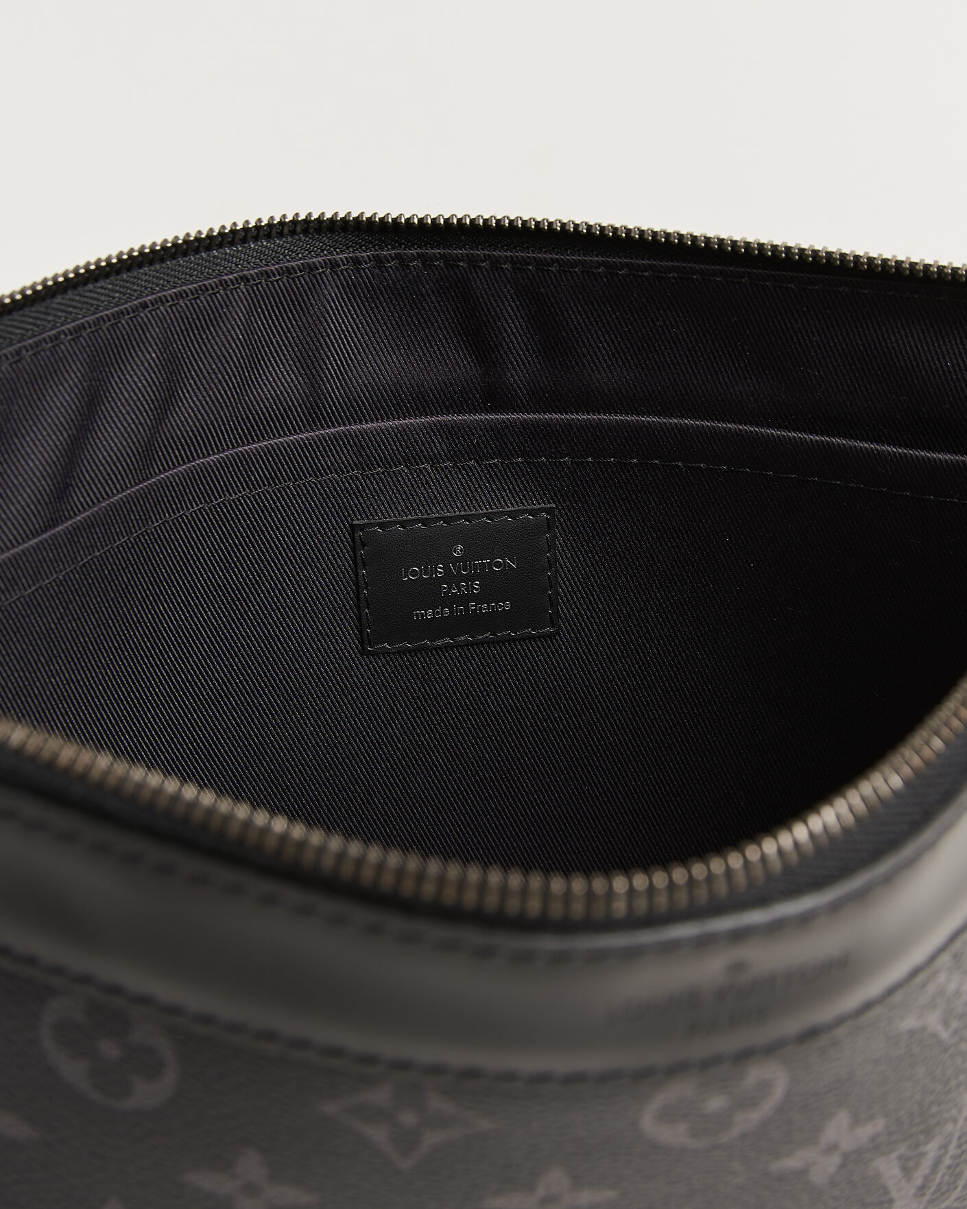 Mies | Pre-Owned & Vintage Bags | Louis Vuitton Pre-Owned | Discovery Pochette Monogram Eclipse
