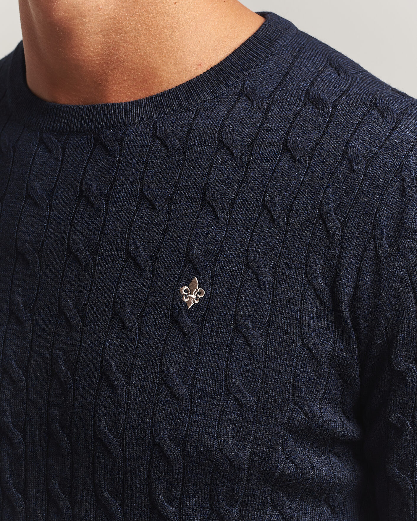 Mies | Puserot | Morris | Merino Cable O-Neck Navy