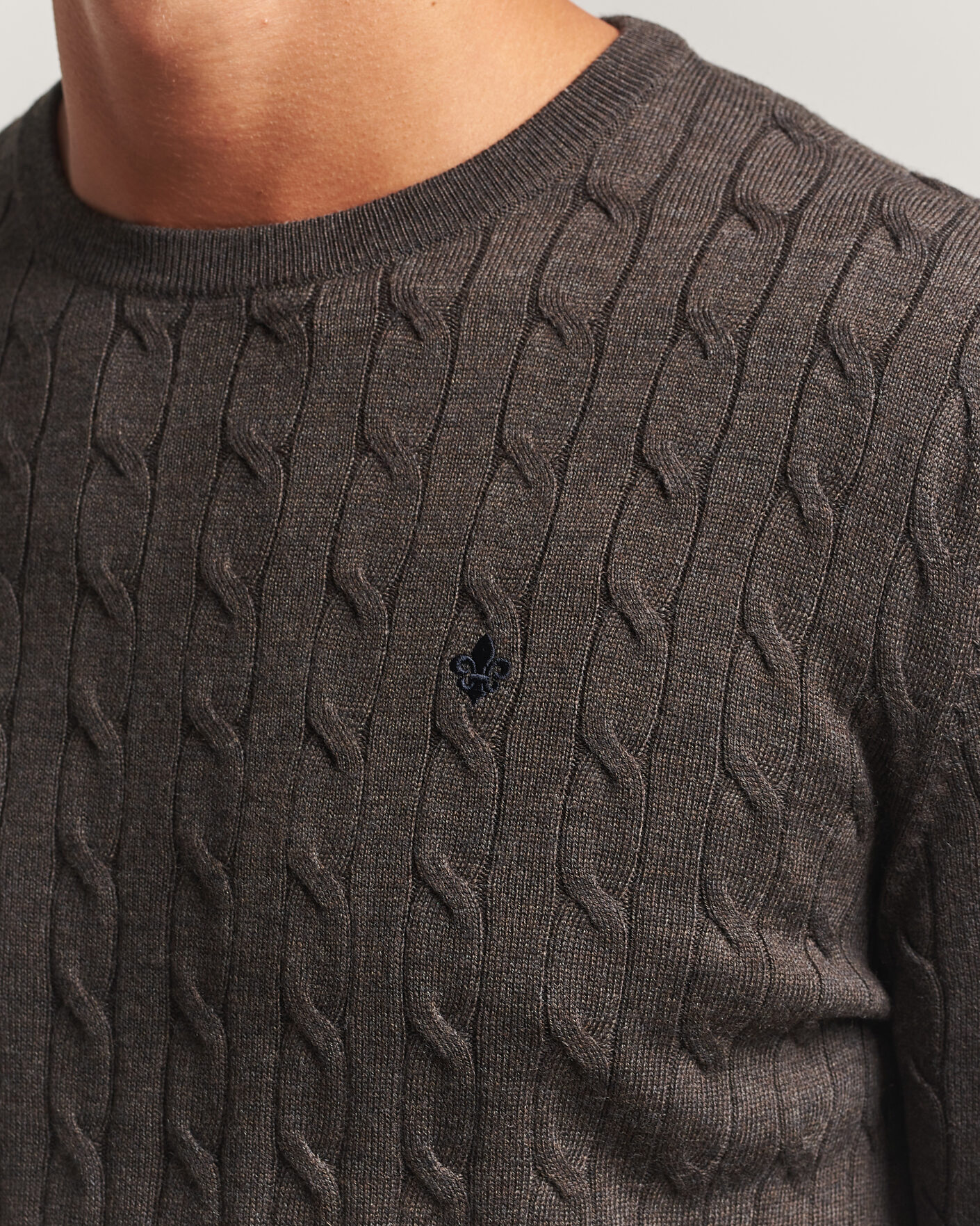 Mies | Puserot | Morris | Merino Cable O-Neck Brown