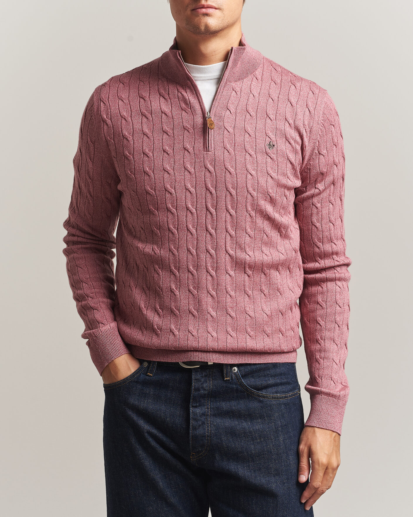 Mies | Puserot | Morris | Merino Cable Half Zip Cerise