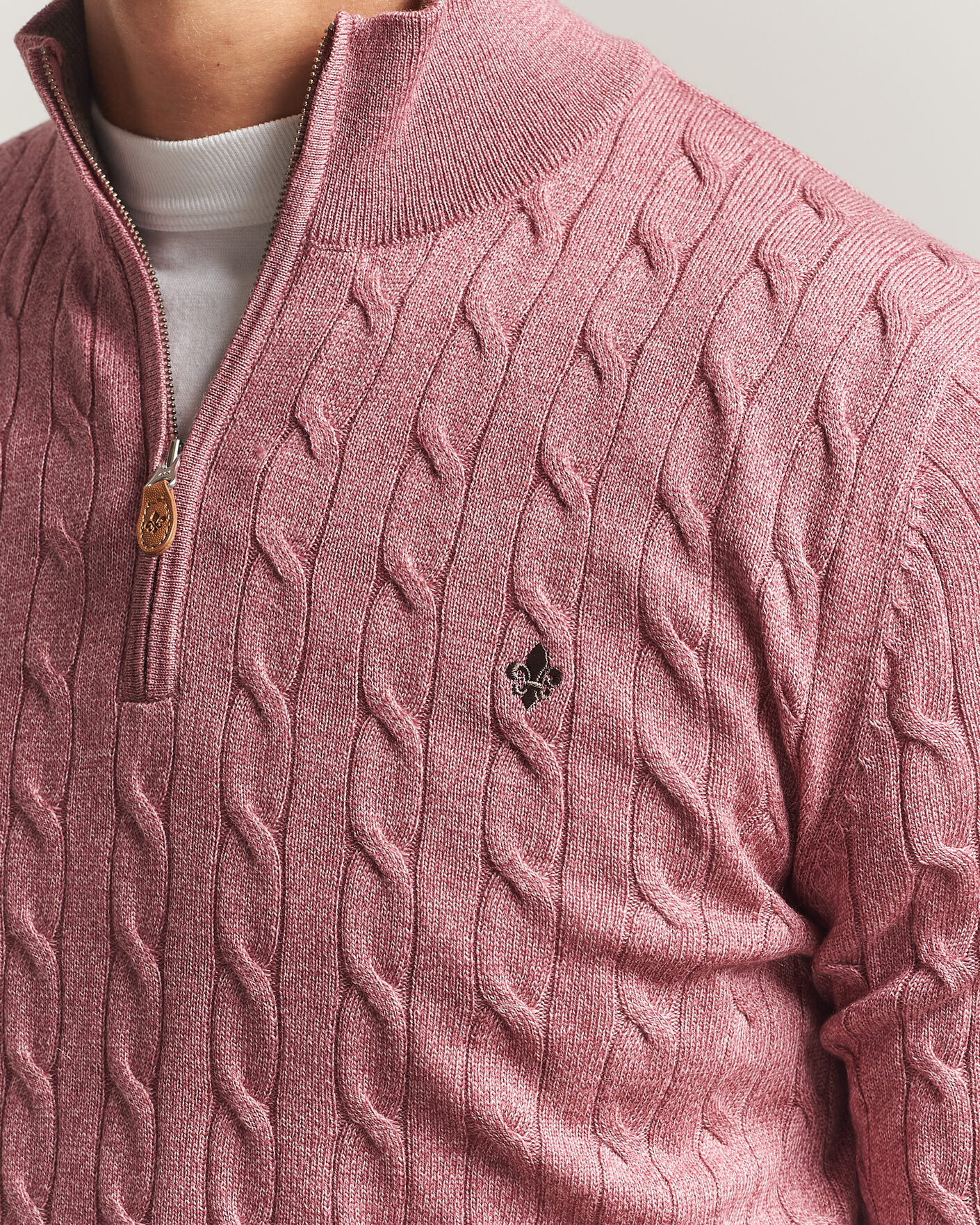 Mies | Puserot | Morris | Merino Cable Half Zip Cerise
