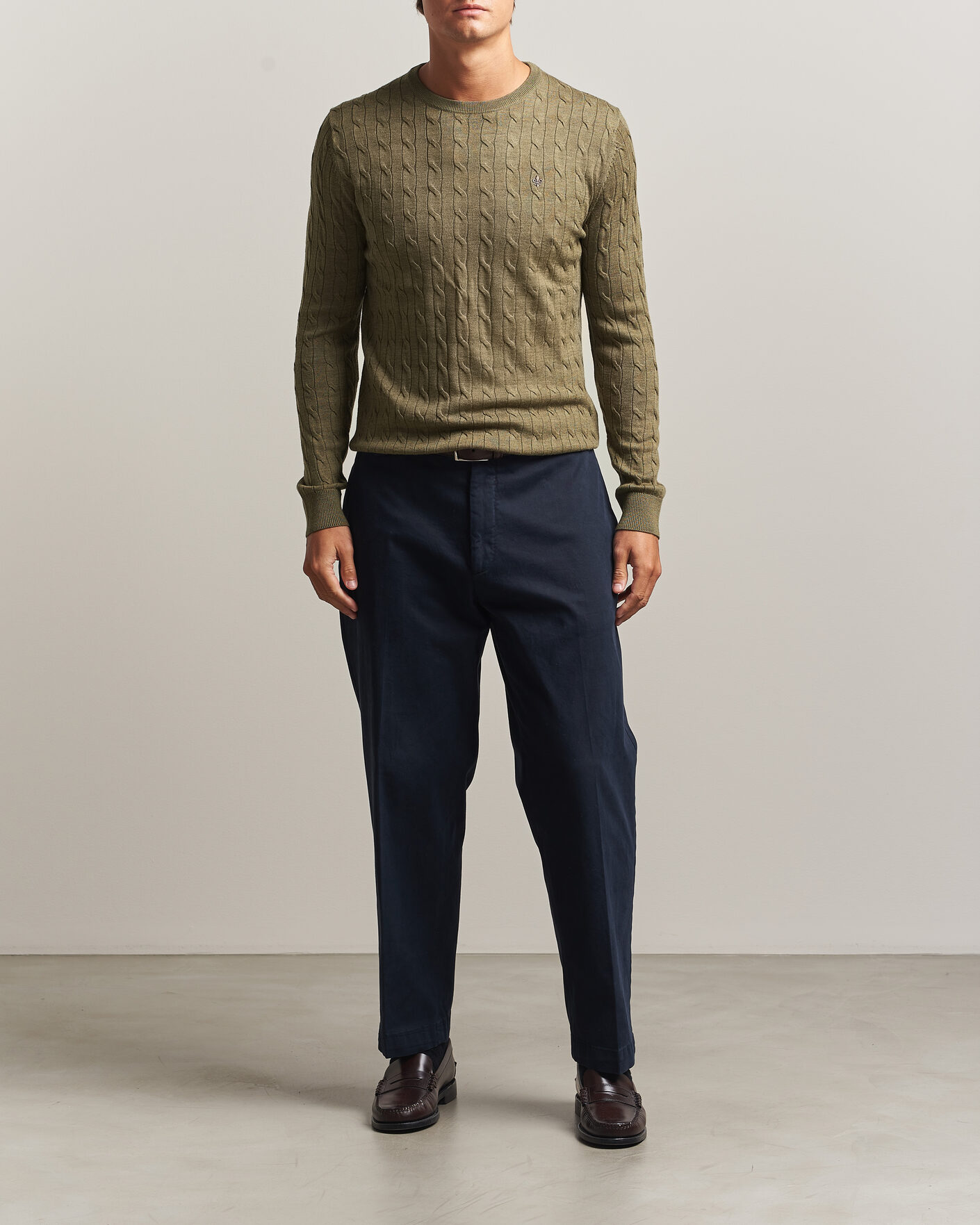 Mies | Puserot | Morris | Merino Cable O-Neck Olive