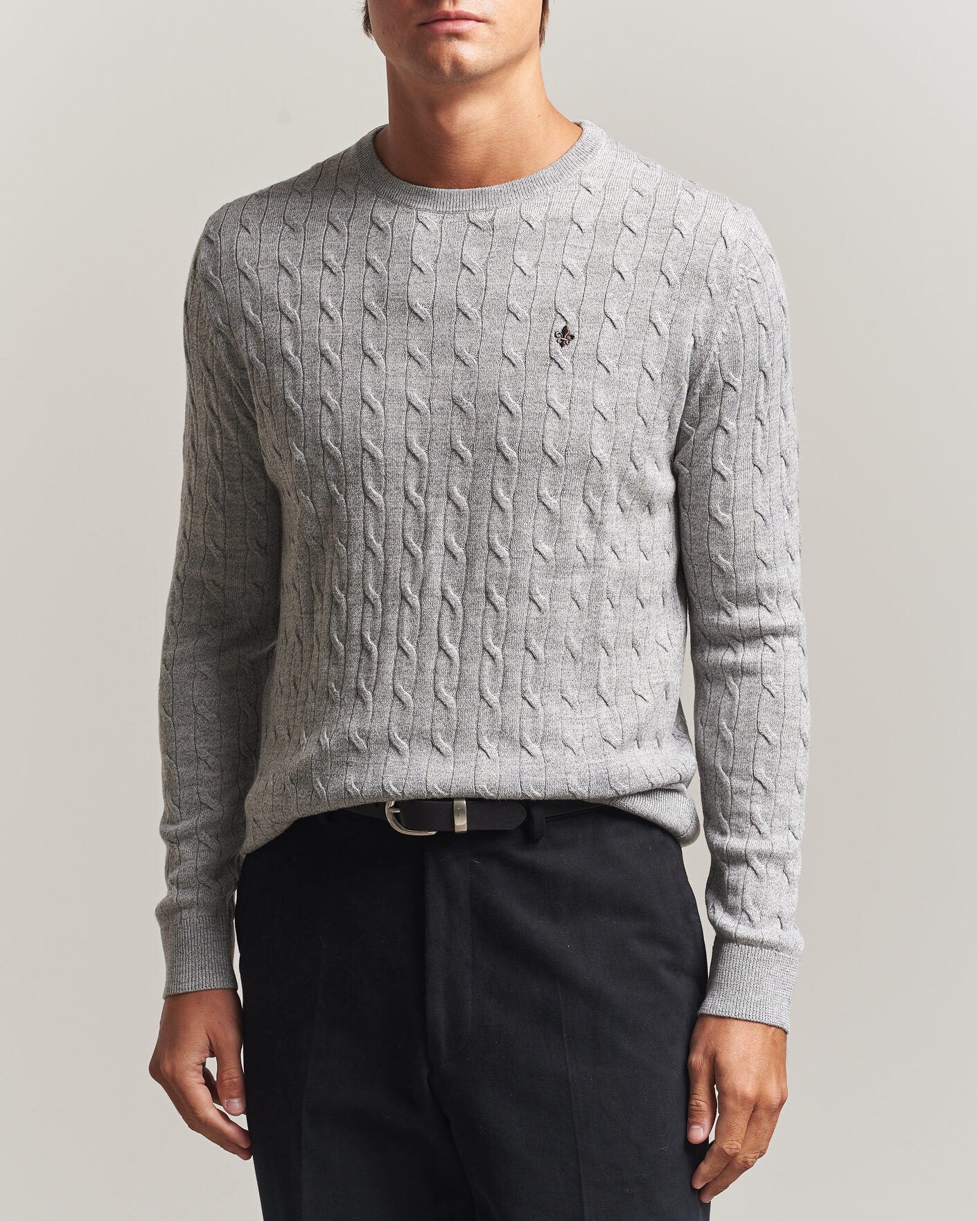 Mies | Puserot | Morris | Merino Cable O-Neck Mid Grey