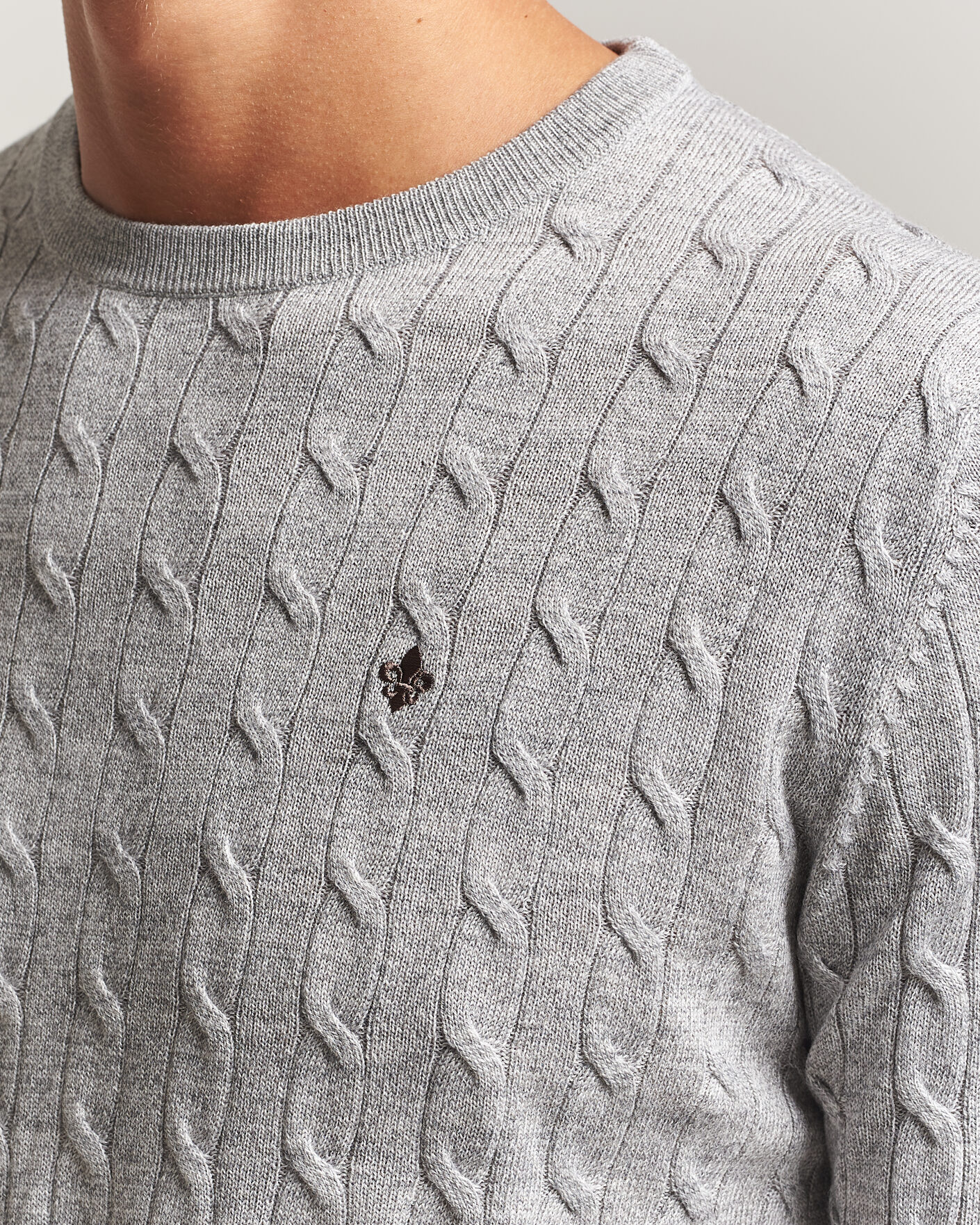 Mies | Puserot | Morris | Merino Cable O-Neck Mid Grey