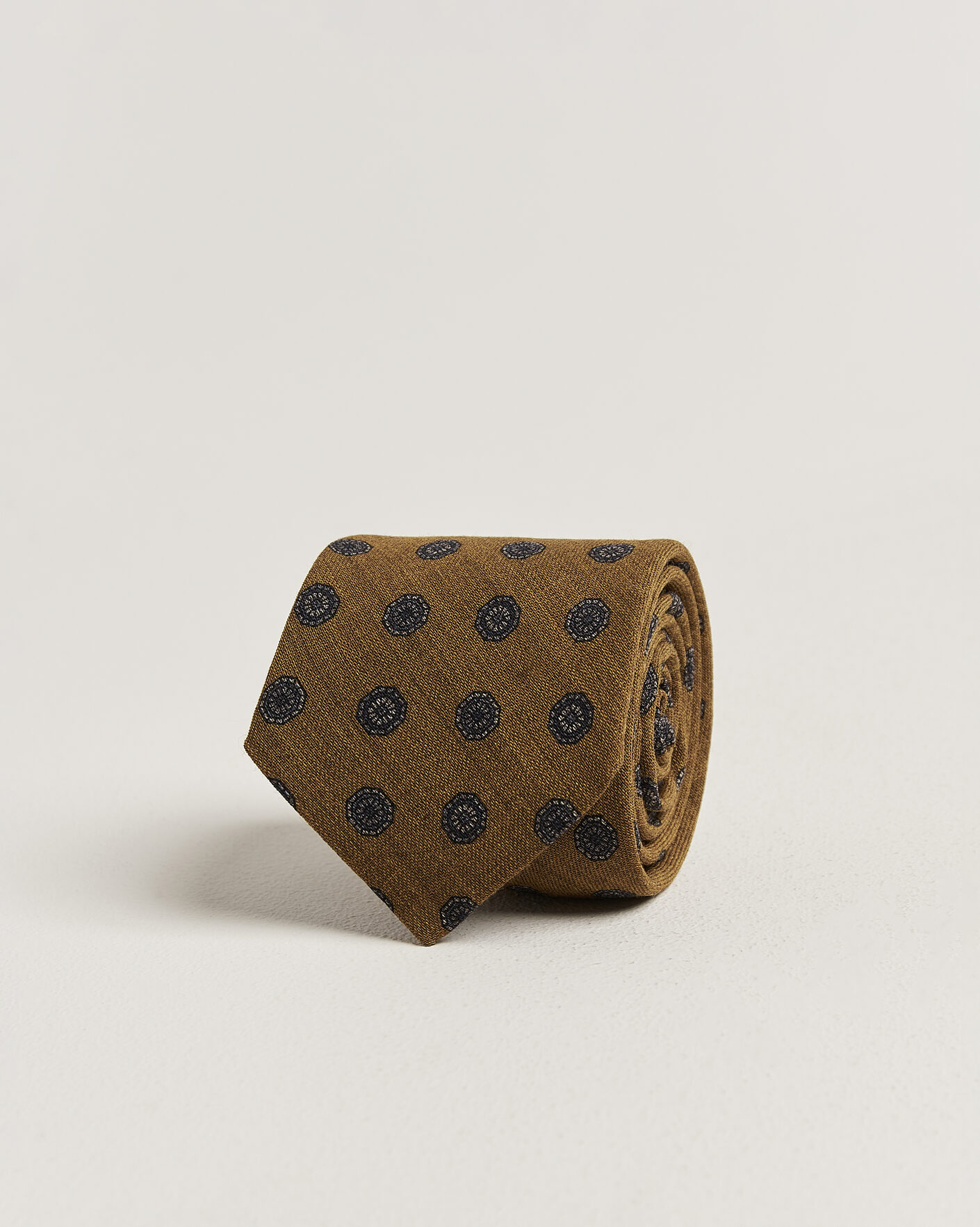 Mies | Solmiot | Amanda Christensen | Wool Medallion 8cm Tie Yellow