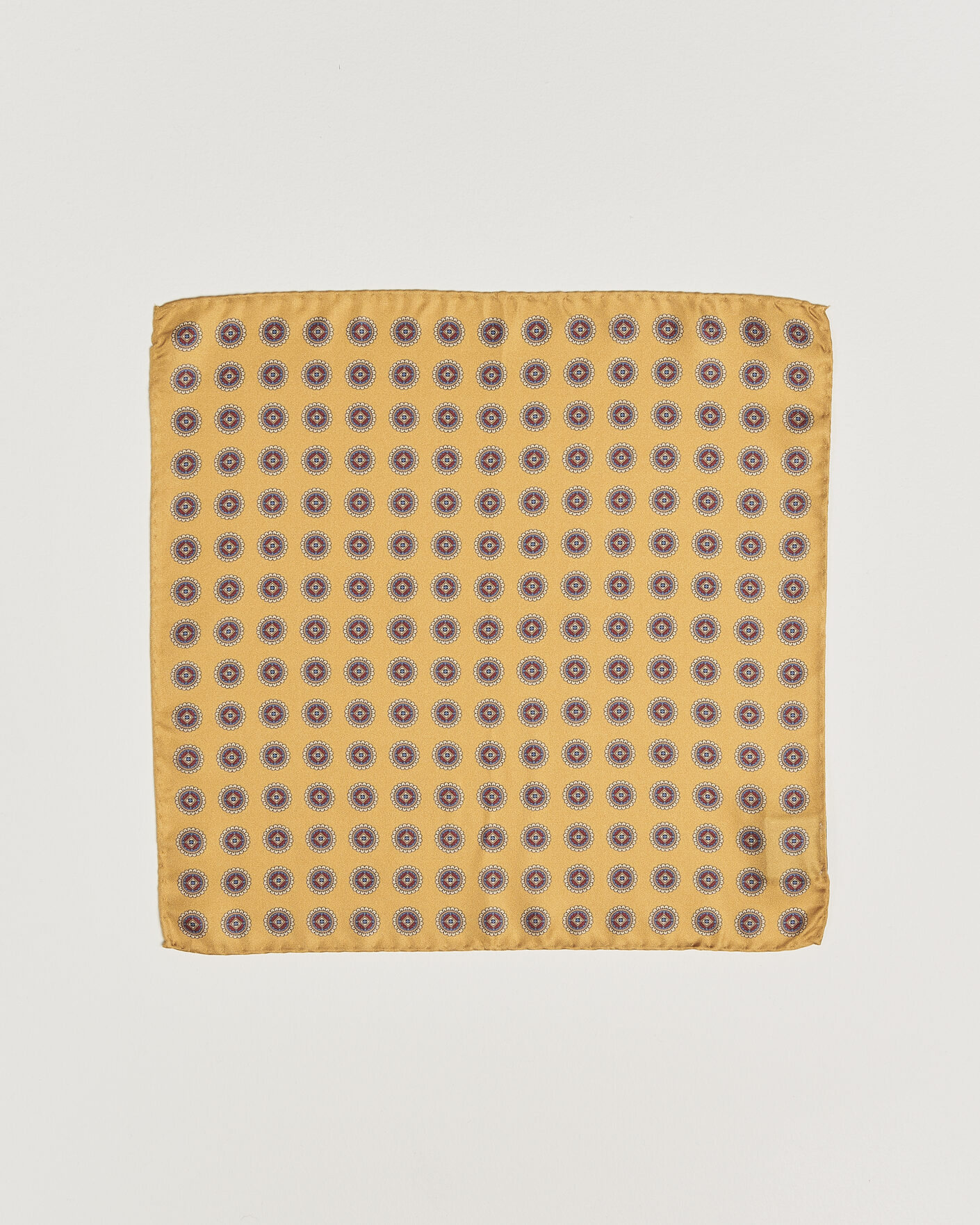 Mies | Taskuliinat | Amanda Christensen | Silk Twill Medallion Pocket Square Yellow