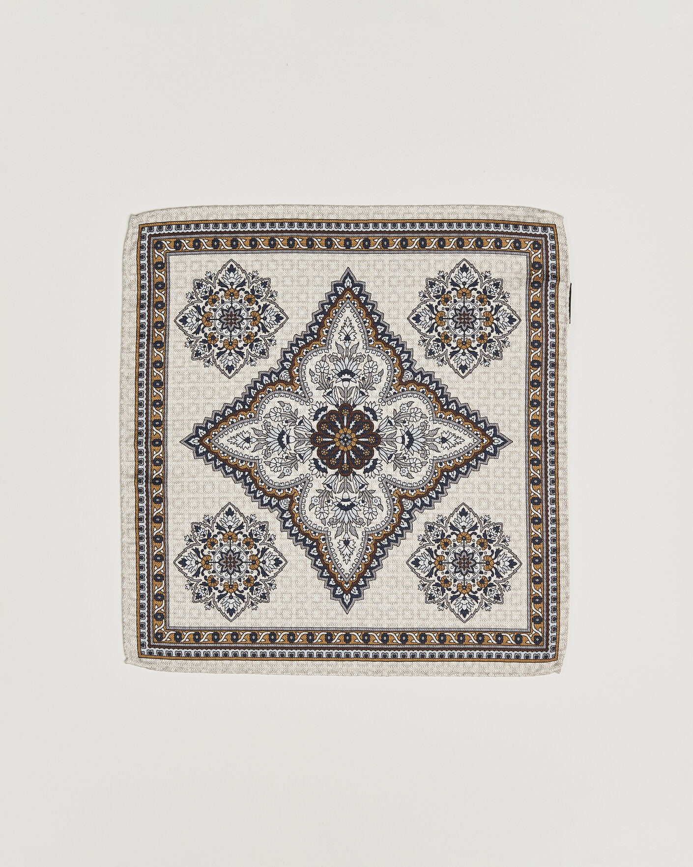 Mies | Taskuliinat | Amanda Christensen | Silk Schappe Doublefaced Pocket Square Beige