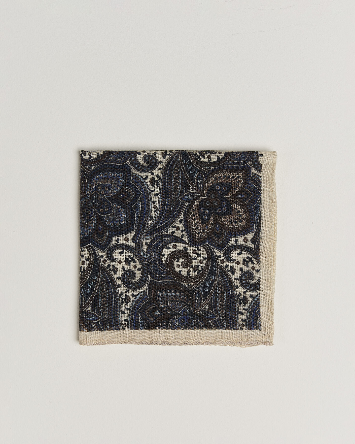 Mies | Taskuliinat | Amanda Christensen | Wool Large Paisley Pocket Square Cream