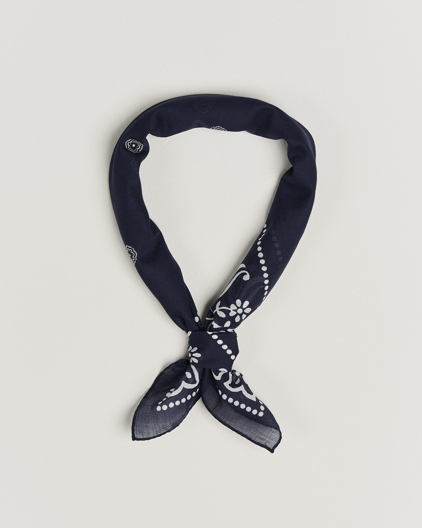 Mies | Huivit | Amanda Christensen | Cotton Voile Printed Flower Bandana Navy