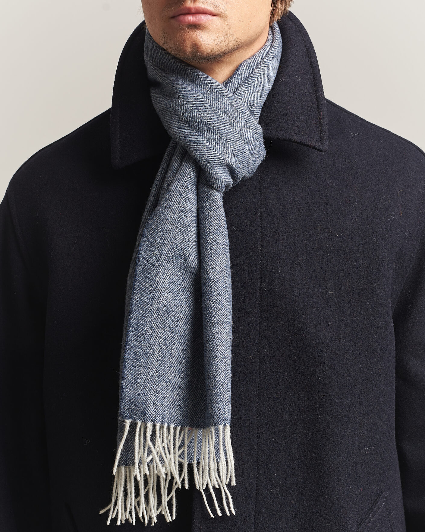 Mies | Kaulaliinat | Amanda Christensen | Wool Herringbone Scarf Navy