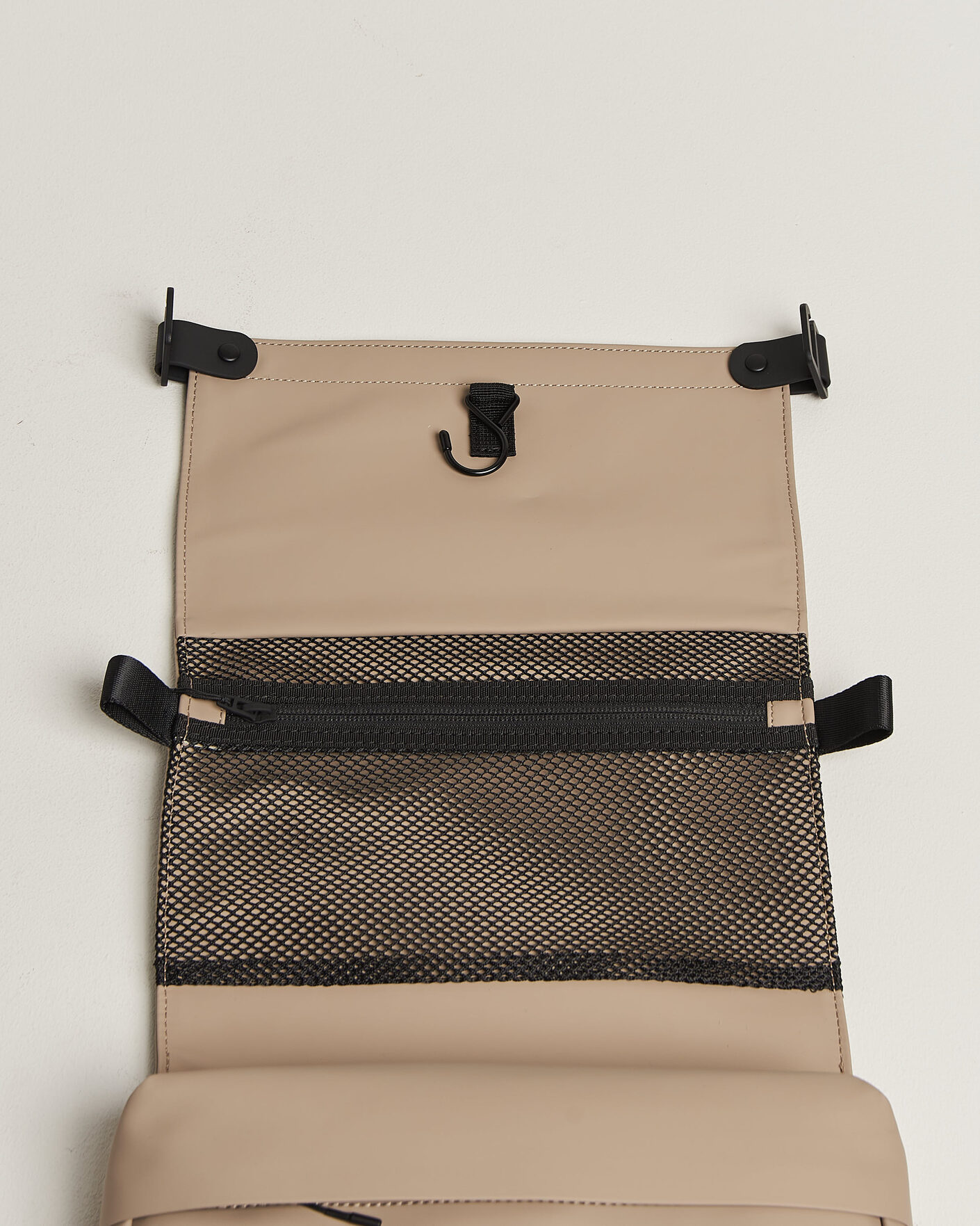 Mies | Laukut | RAINS | OTG Washbag Beige