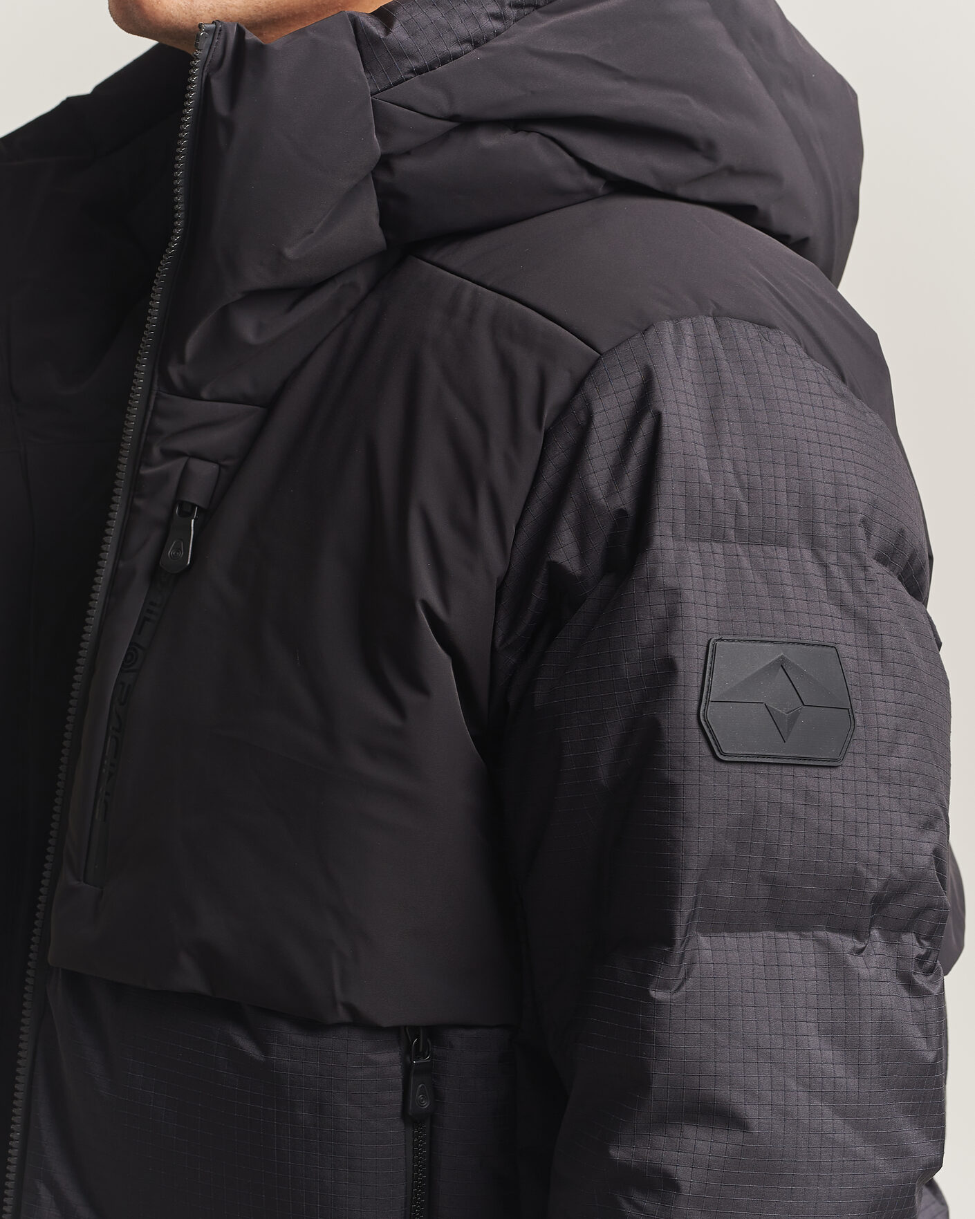 Mies | Takit | Sail Racing | Polar Down Hooded Jacket Carbon