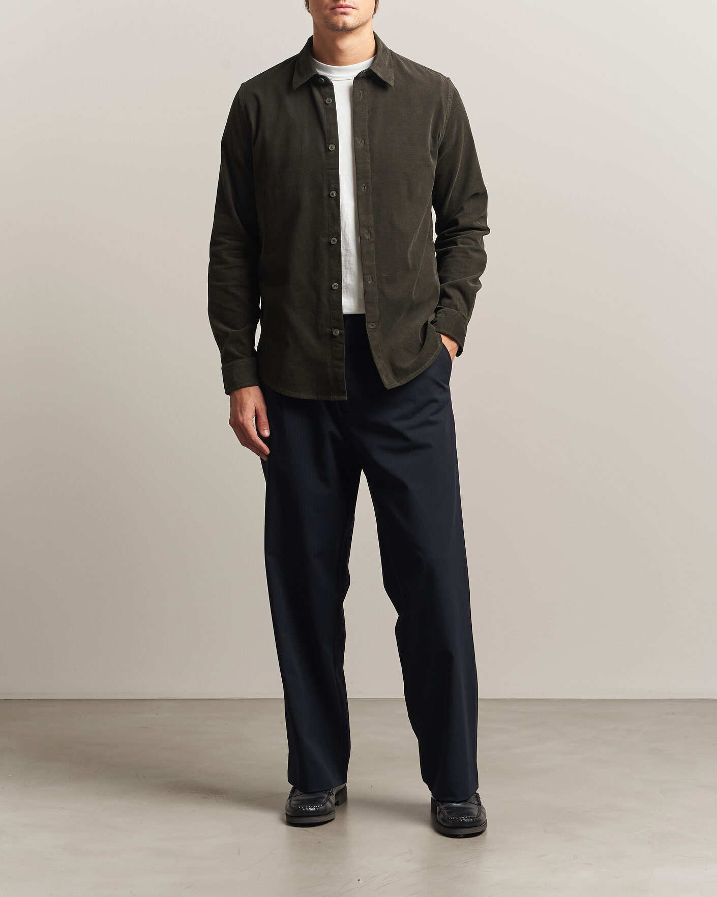 Mies | Kauluspaidat | NN07 | Asher Baby Cord Shirt Capers Green