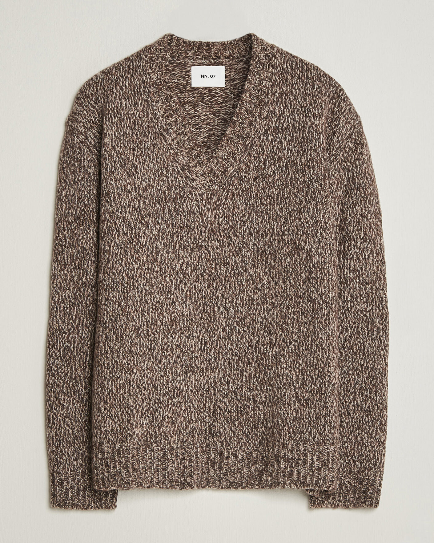 Mies | Puserot | NN07 | Flint Wool Knitted V-Neck Deep Truffle