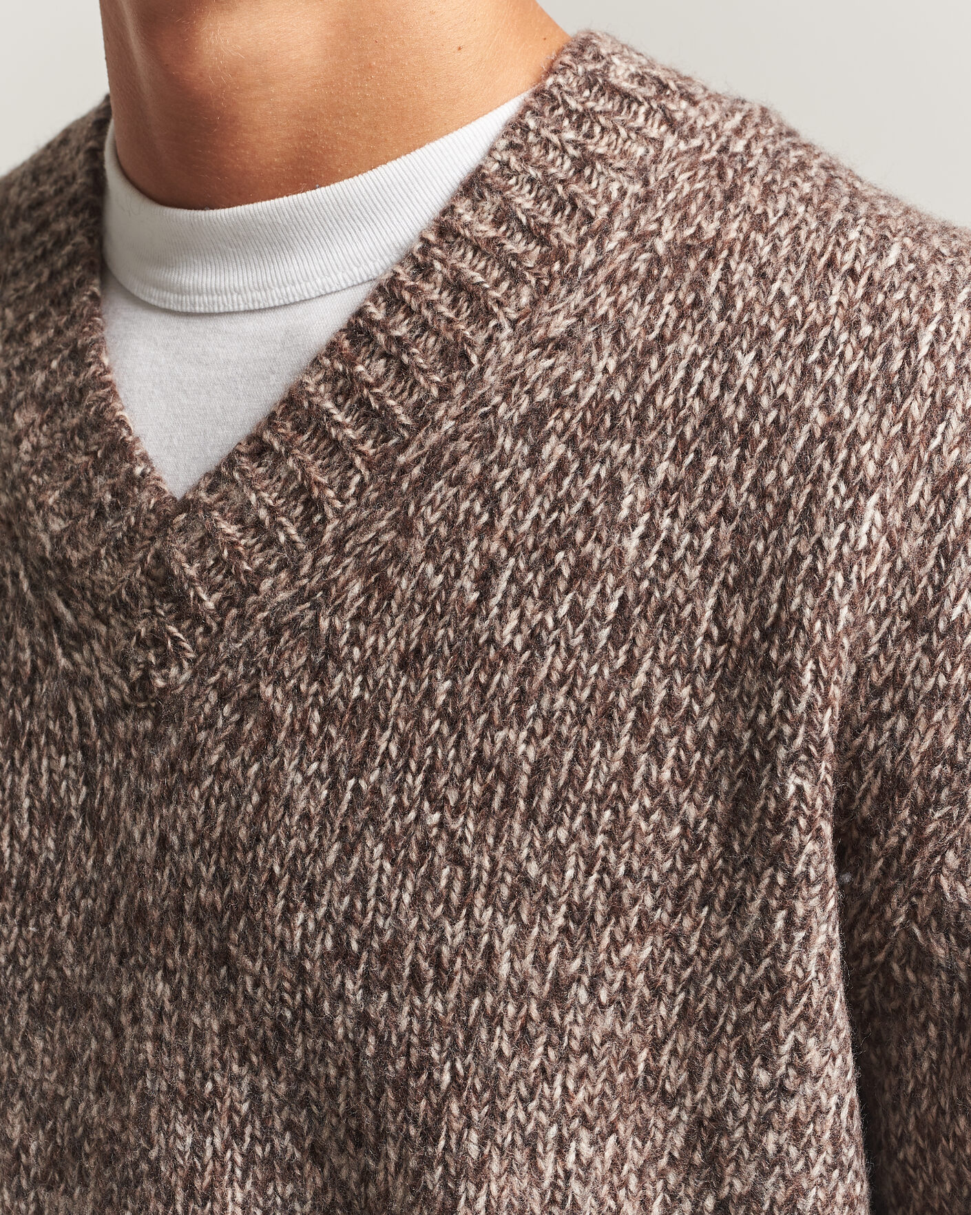 Mies | Puserot | NN07 | Flint Wool Knitted V-Neck Deep Truffle