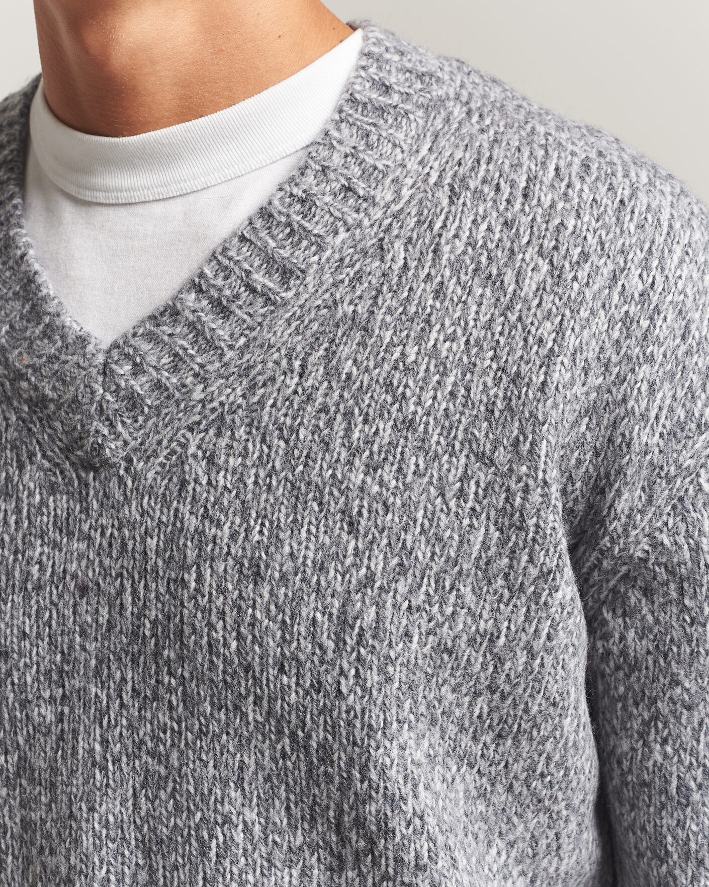 Mies | Puserot | NN07 | Flint Wool Knitted V-Neck Grey Melange