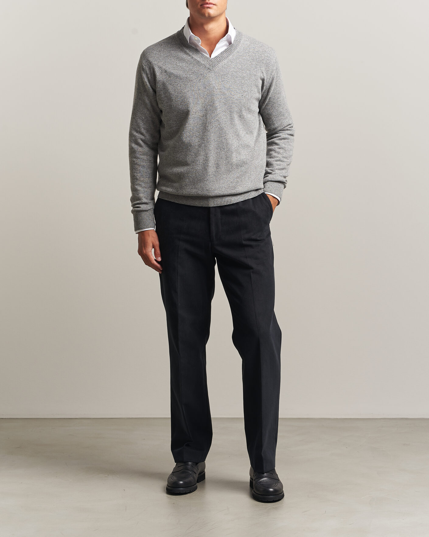 Mies | Puserot | Oscar Jacobson | Gregor Wool/Cashmere V-Neck Grey Melange